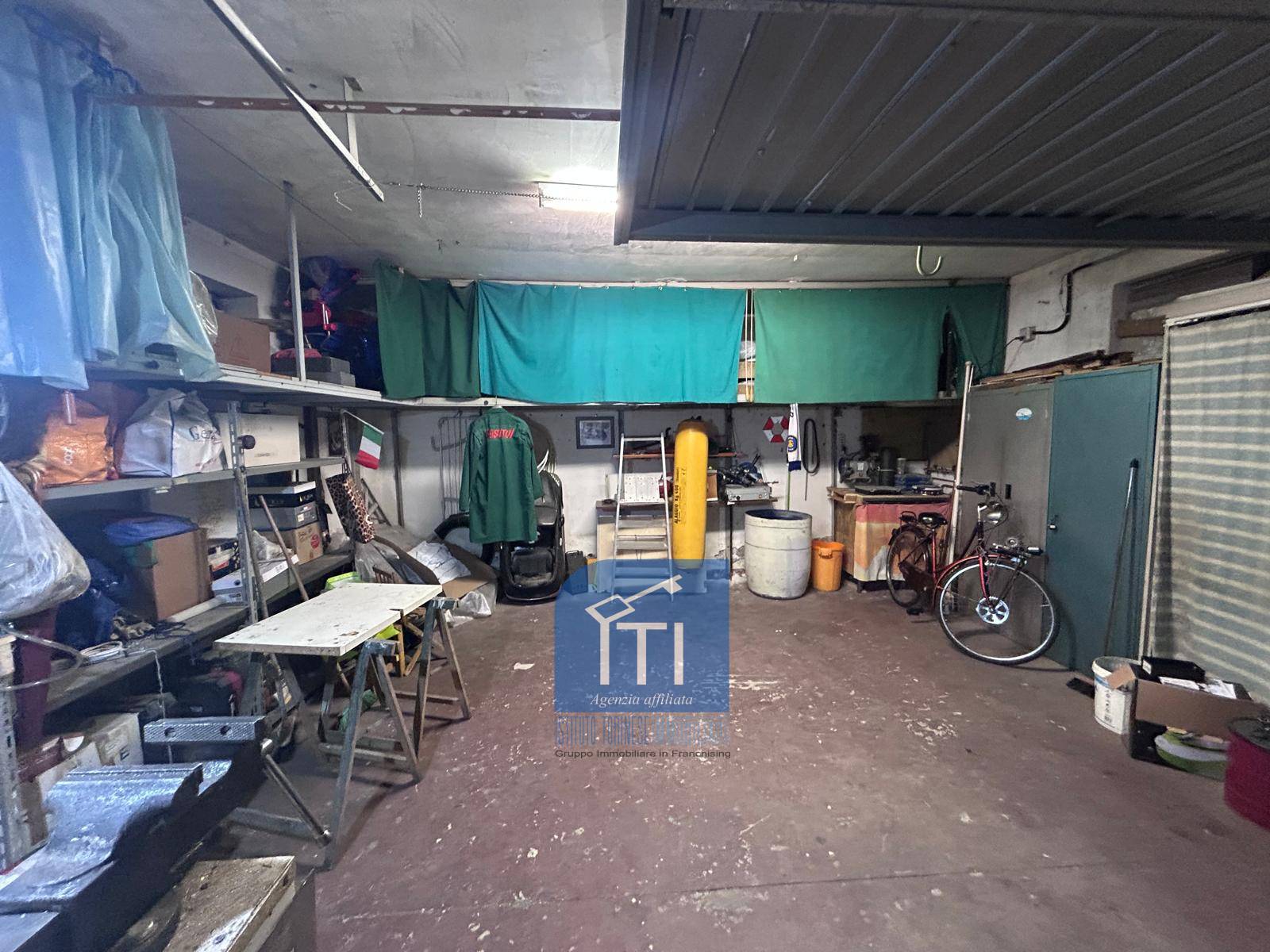 Box o garage in vendita a Qualiano