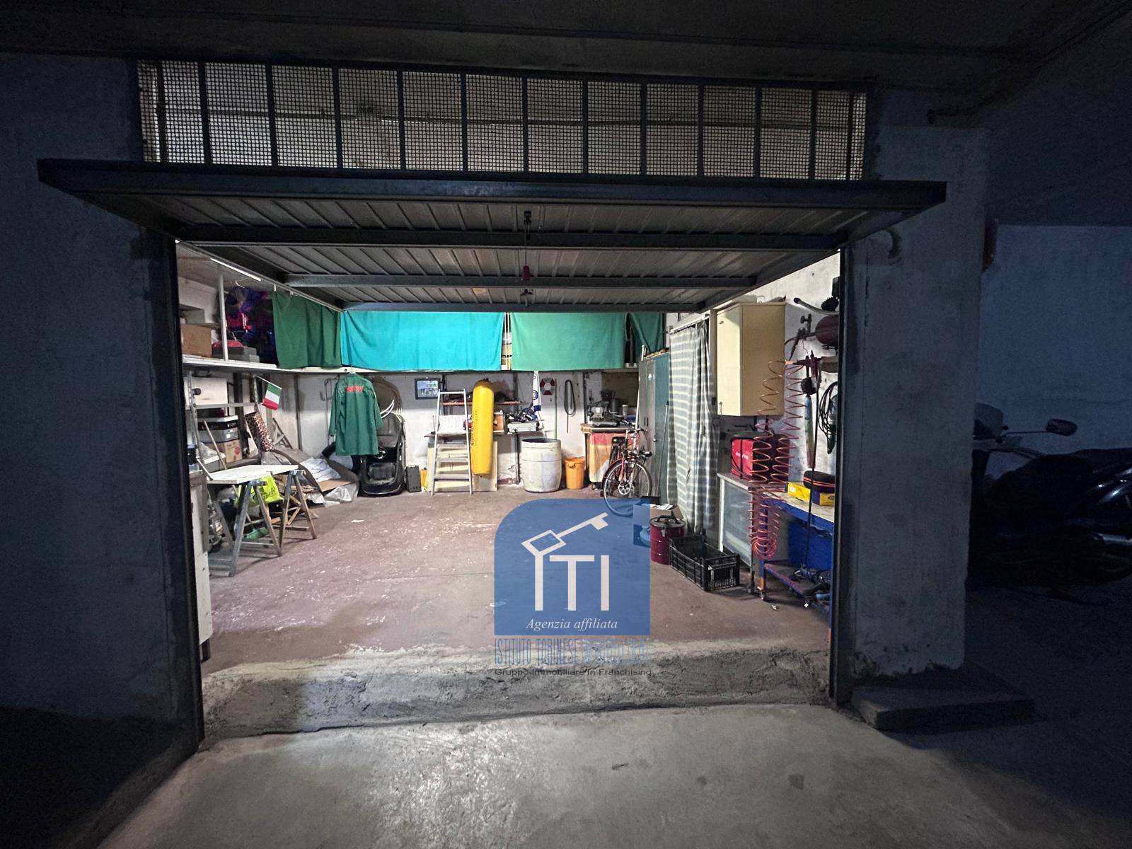 Box o garage in vendita a Qualiano