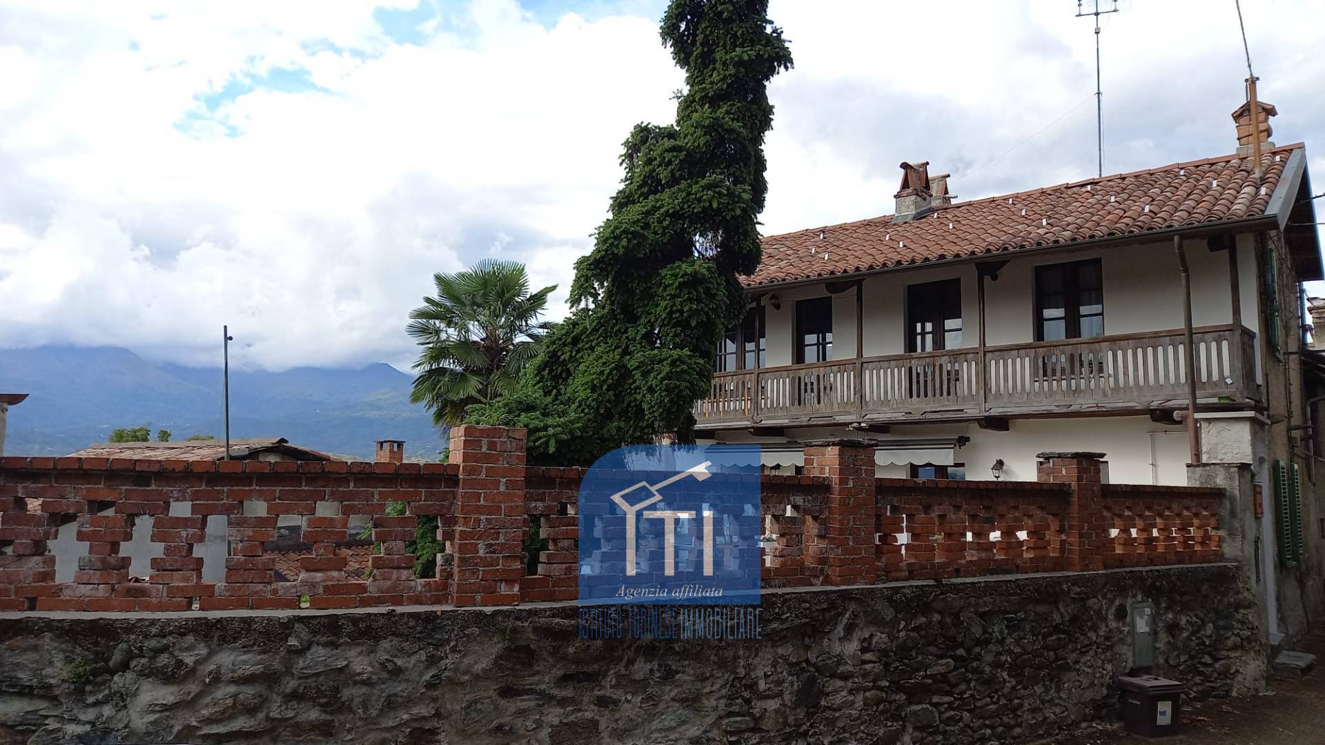 Casa indipendente con terrazzo a Torre Canavese