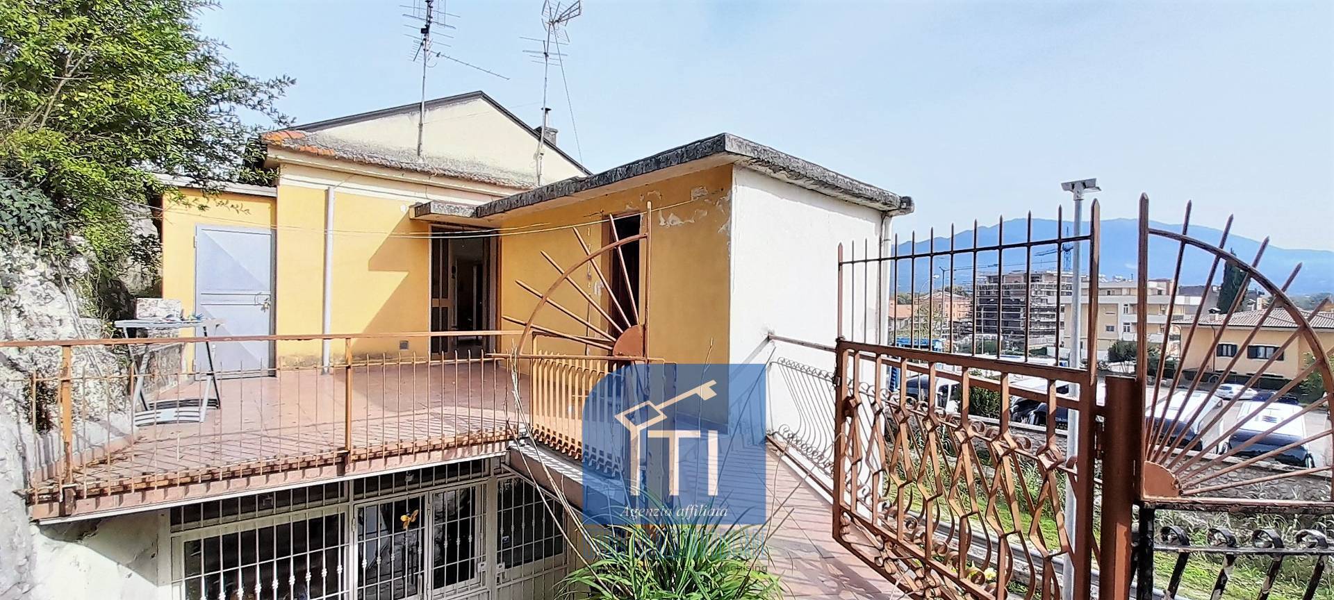 Casa indipendente con terrazzo a Cassino