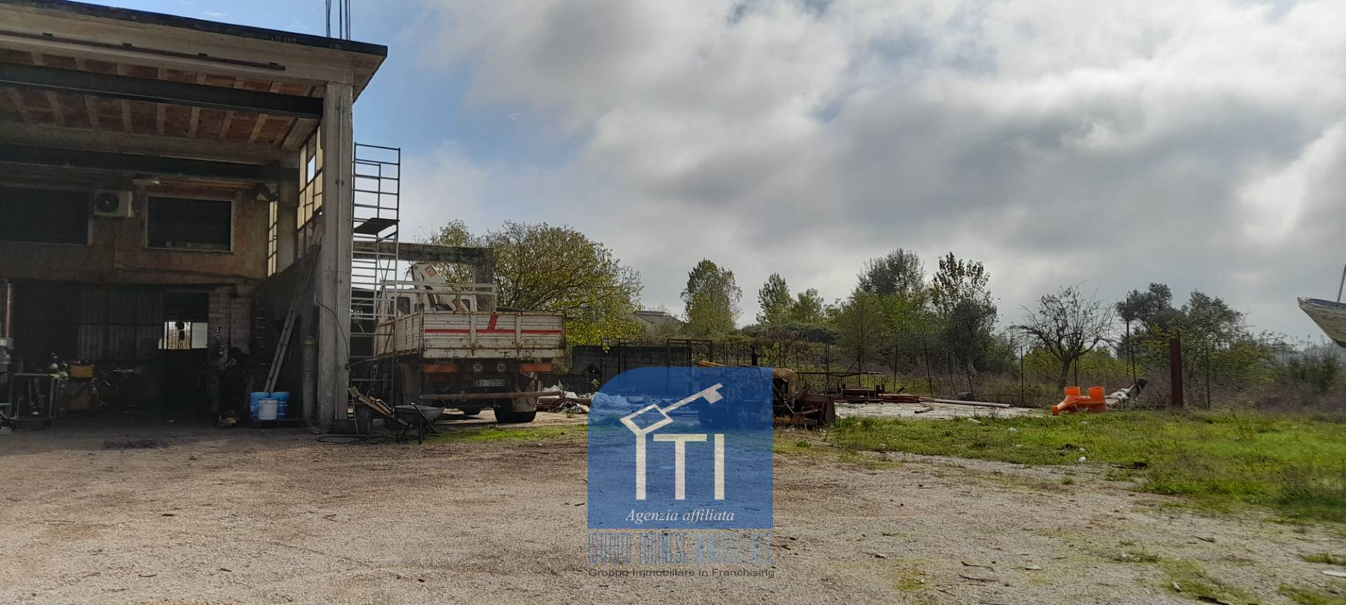 FABBRICATO INDUSTRIALE in vendita a Cassino