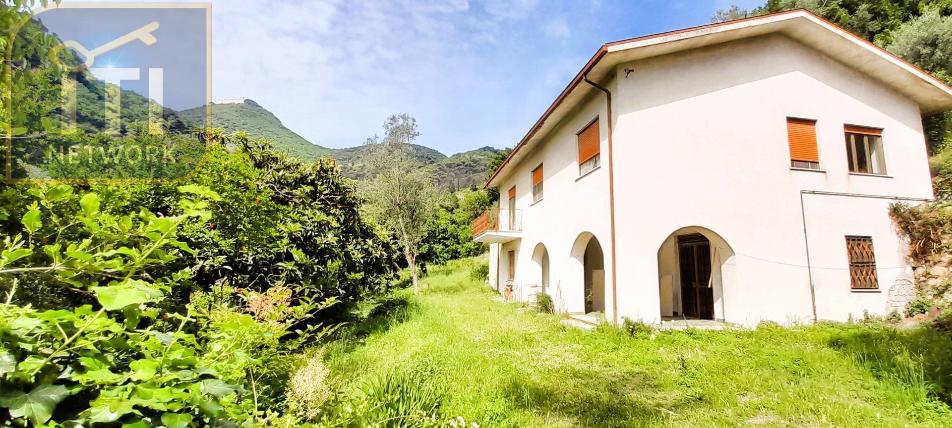 VILLA BIFAMILIARE in vendita a Cassino