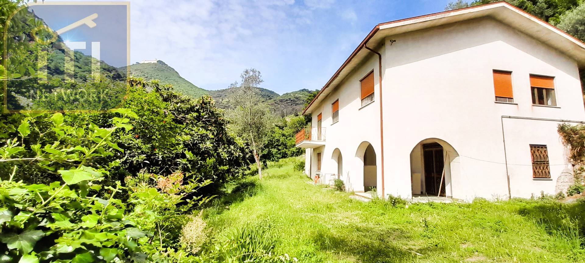 VILLA BIFAMILIARE in vendita a Cassino