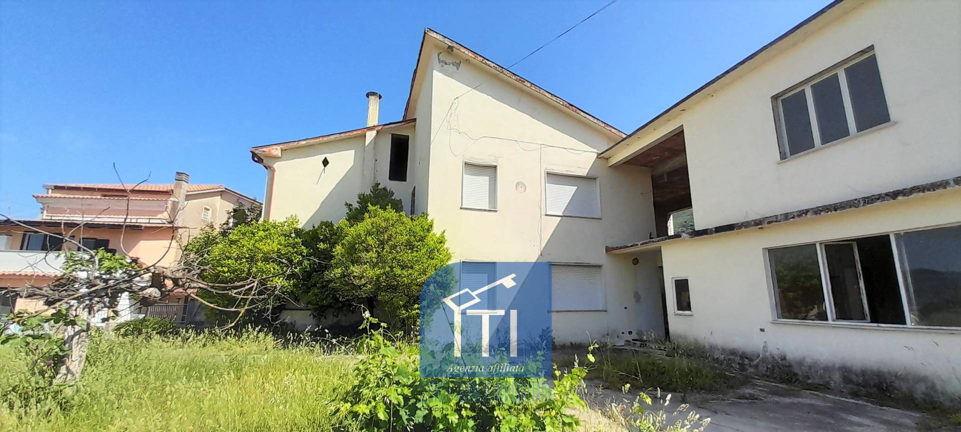 SEMINDIPENDENTE in vendita a Cassino