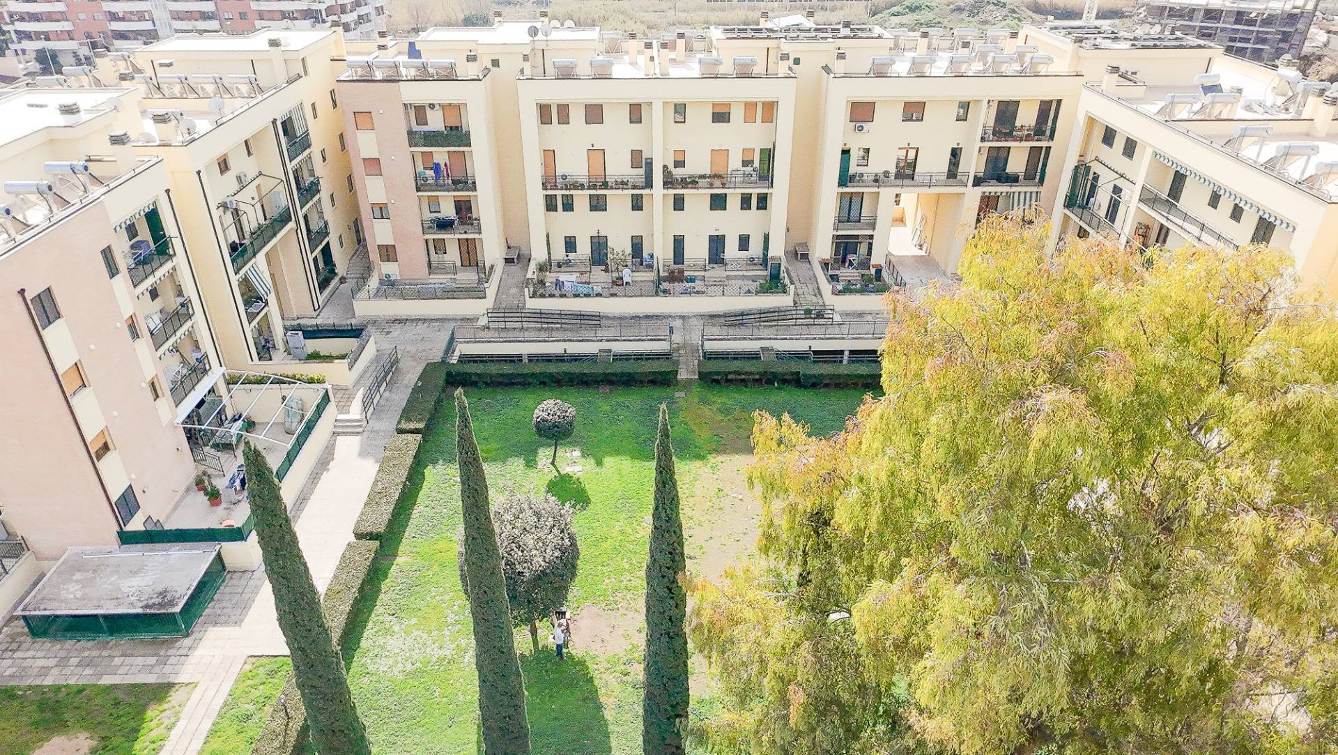 TRILOCALE in vendita a Roma, Piana del Sole