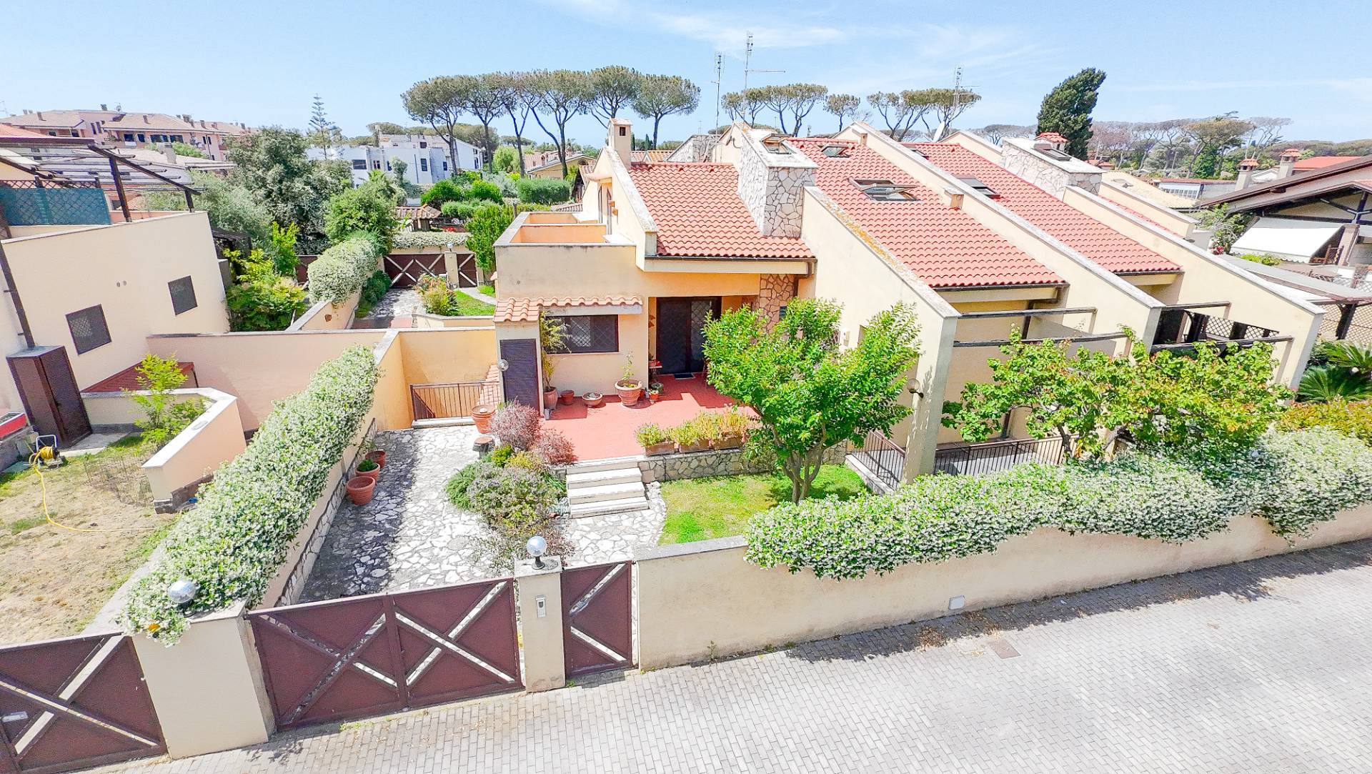 VILLINO A SCHIERA in vendita a Roma, Infernetto