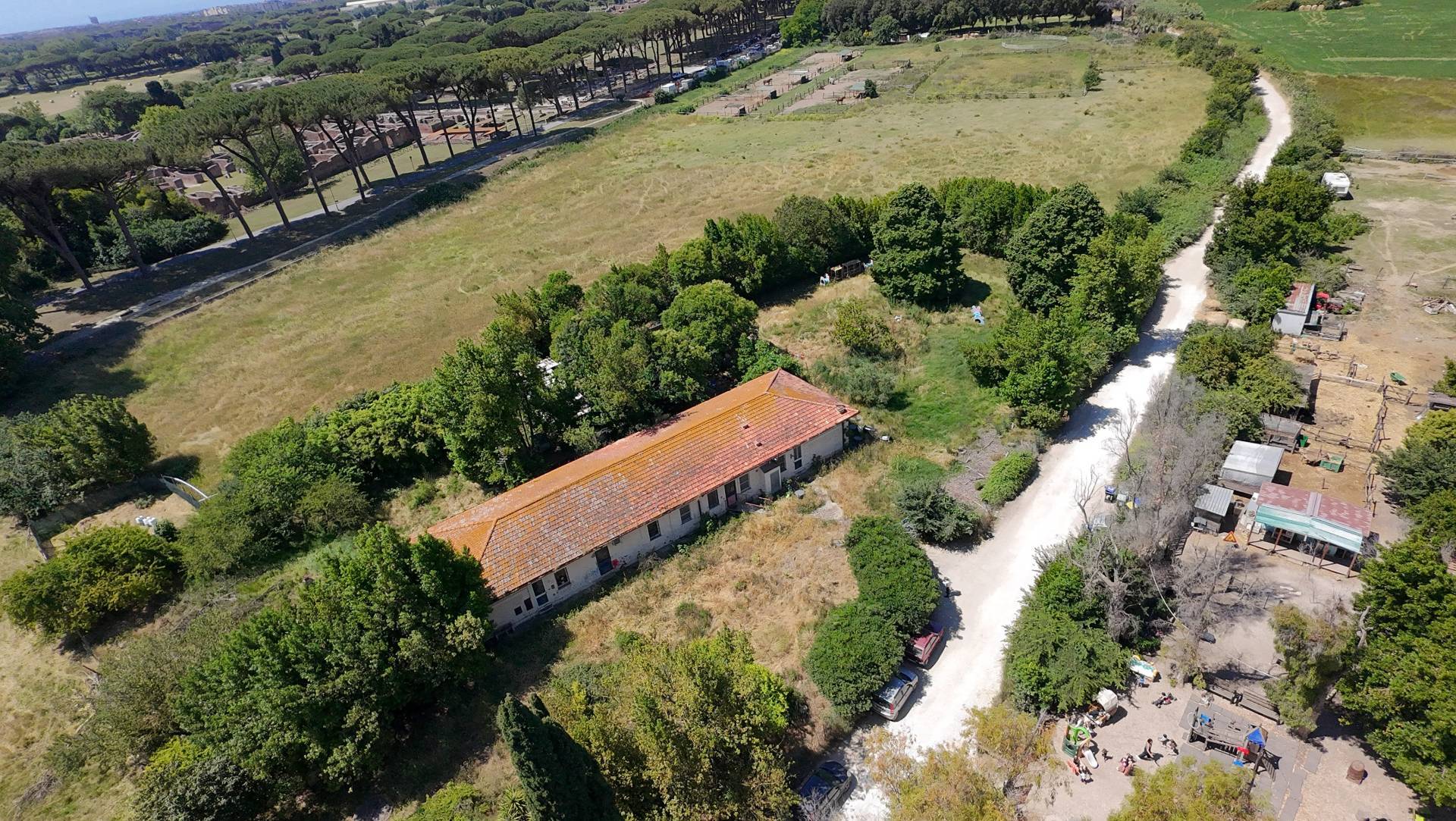 INTERO STABILE in affitto a Roma, Ostia/Ostia antica