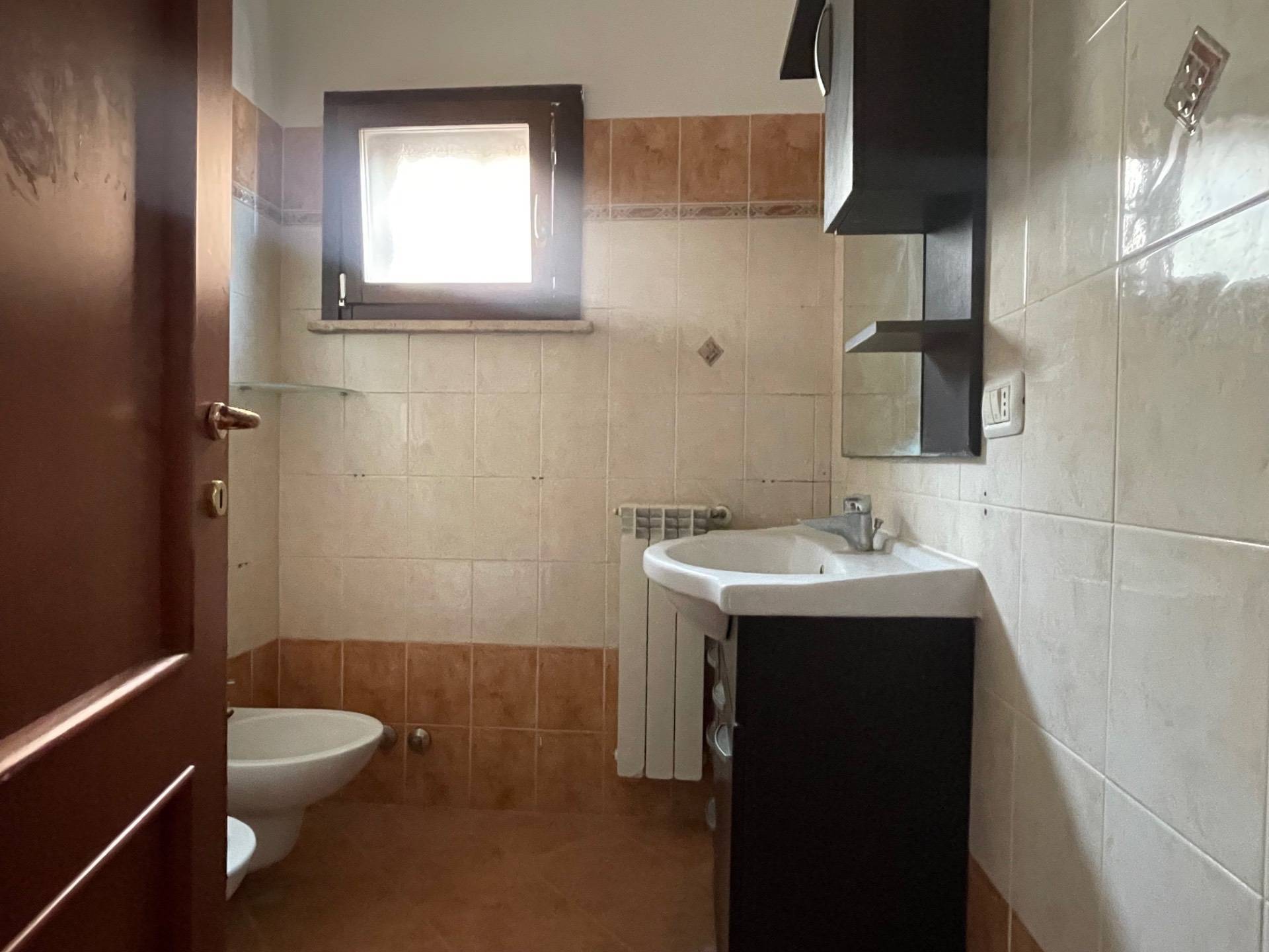 VILLA A SCHIERA in vendita a Roma, Infernetto