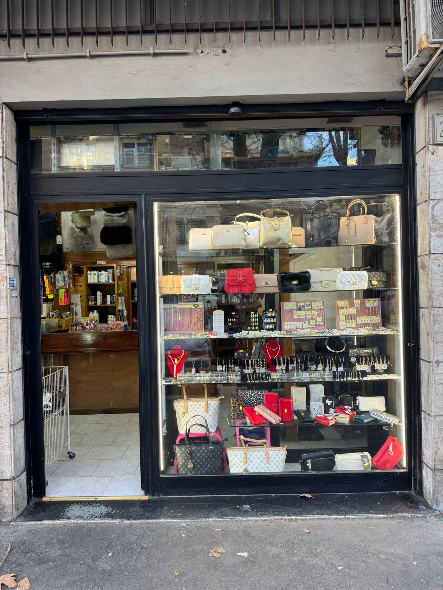 Attivit commerciale in vendita a Roma, Ostia