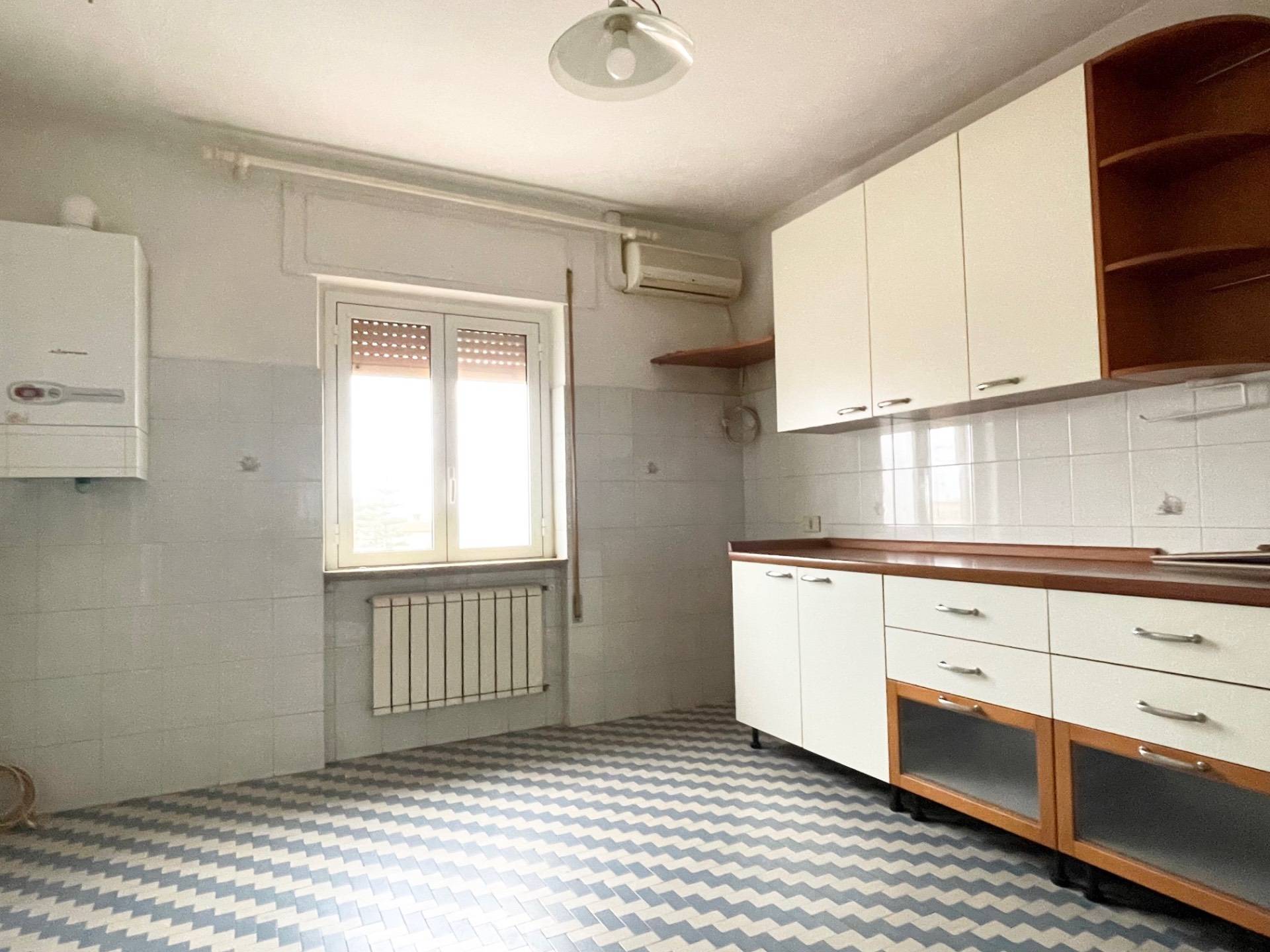 BILOCALE in vendita a Roma, Acilia/Dragona