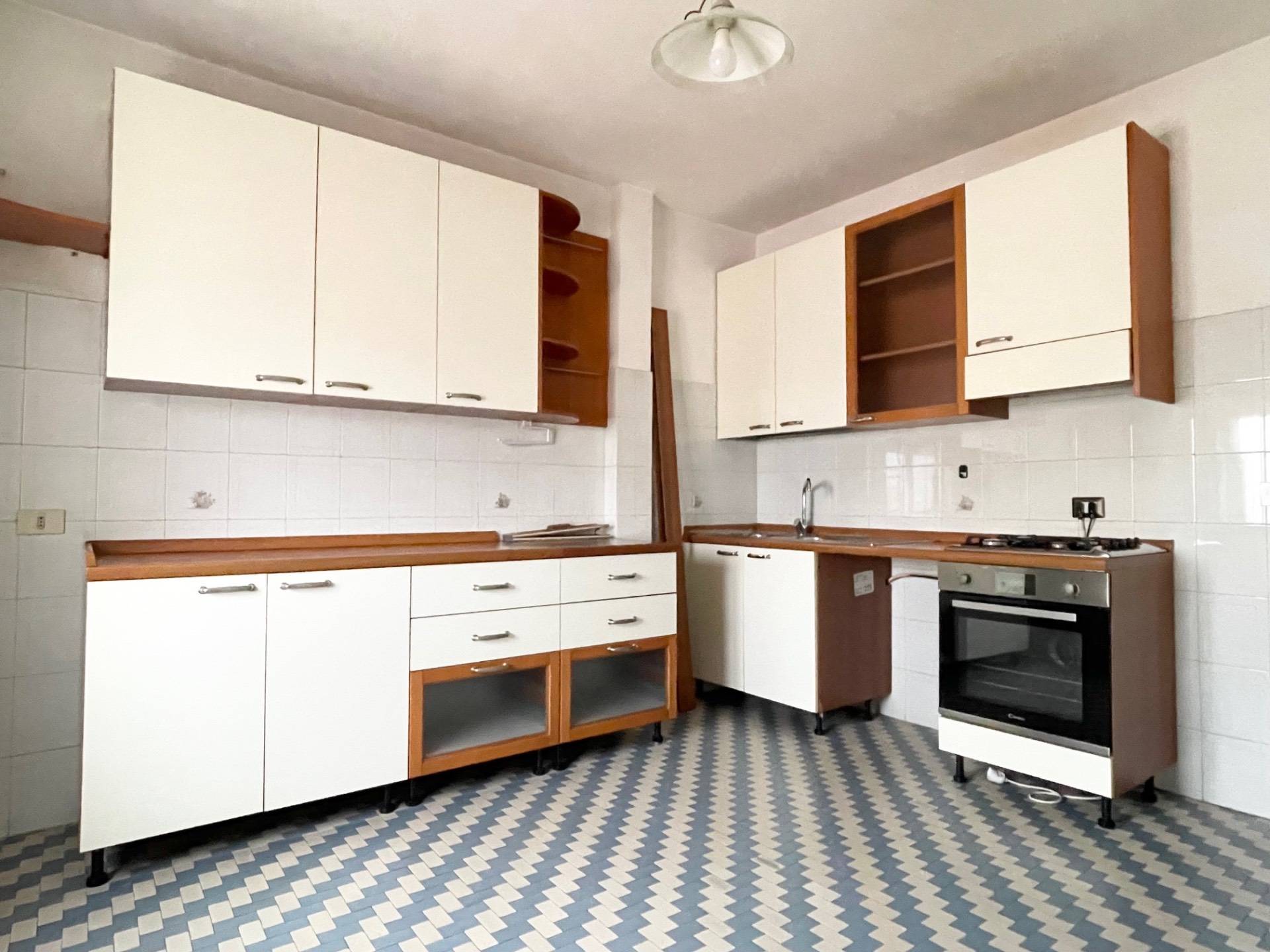 BILOCALE in vendita a Roma, Acilia/Dragona