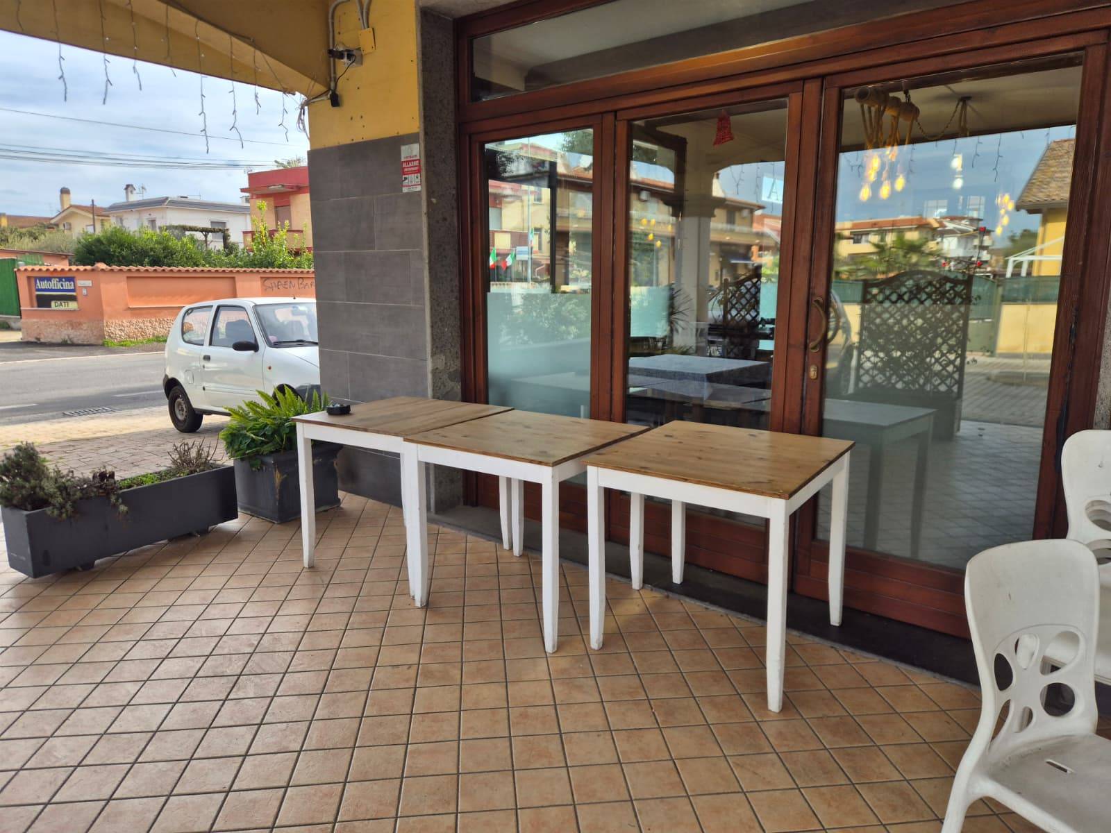 Locale commerciale in vendita a Fiumicino, Isola Sacra