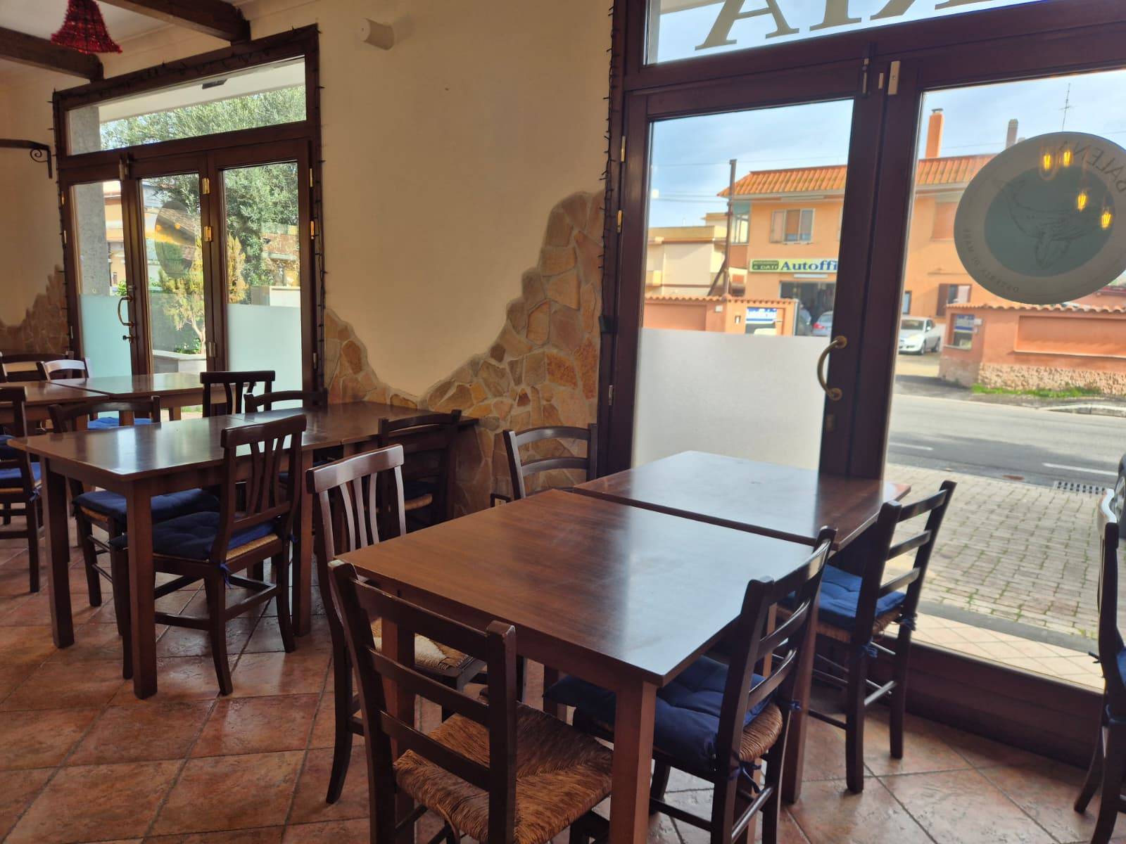 Locale commerciale in affitto a Fiumicino, Isola Sacra