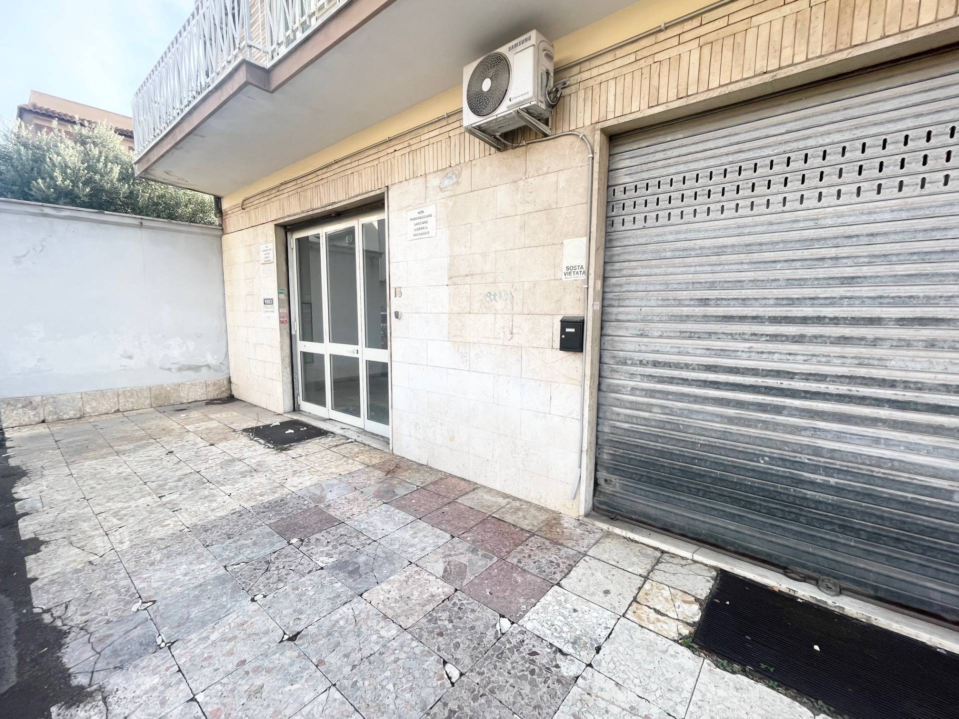 Locale commerciale in affitto a Roma, Acilia/Dragona