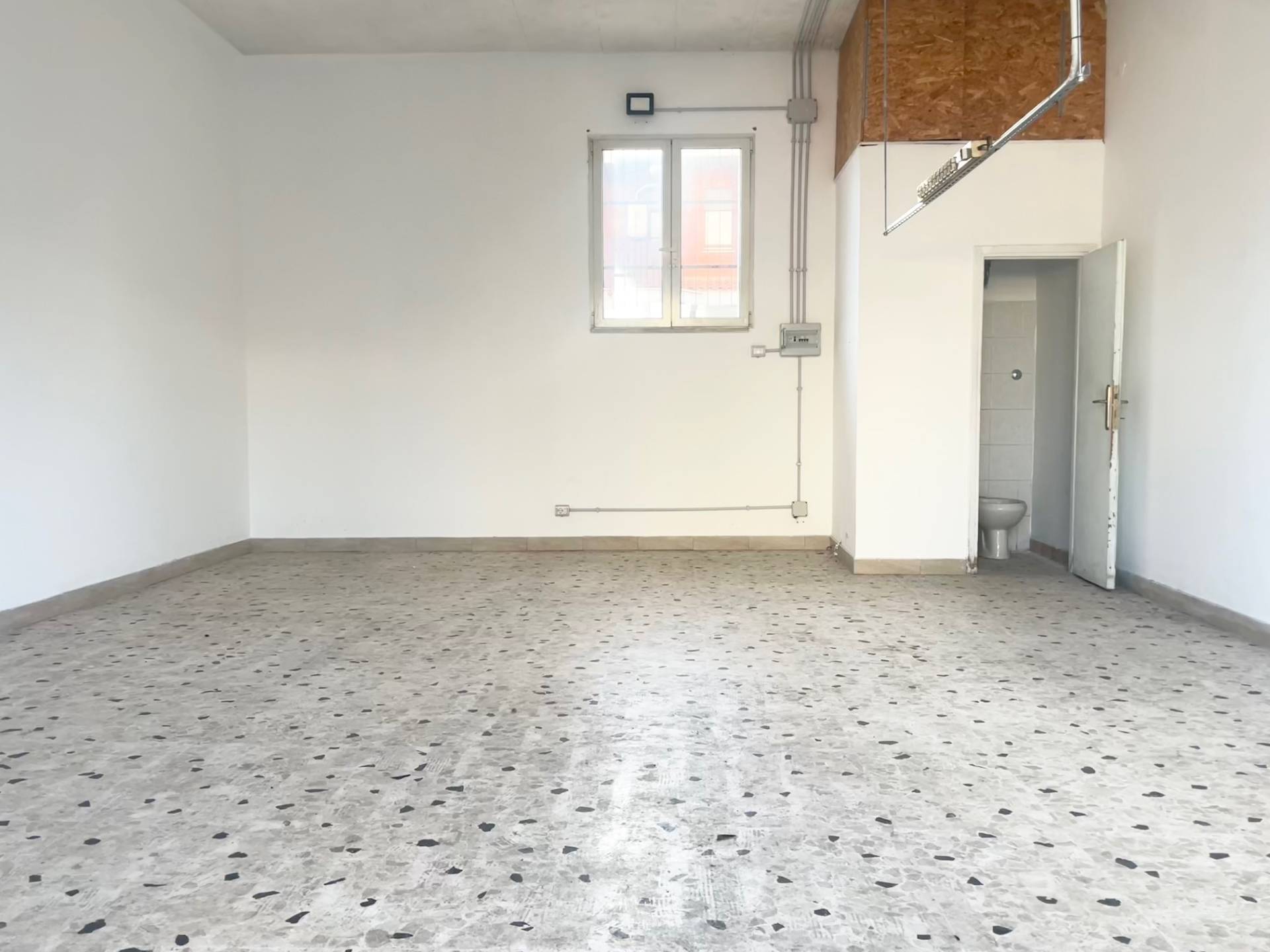 Locale commerciale in affitto a Roma, Acilia/Dragona