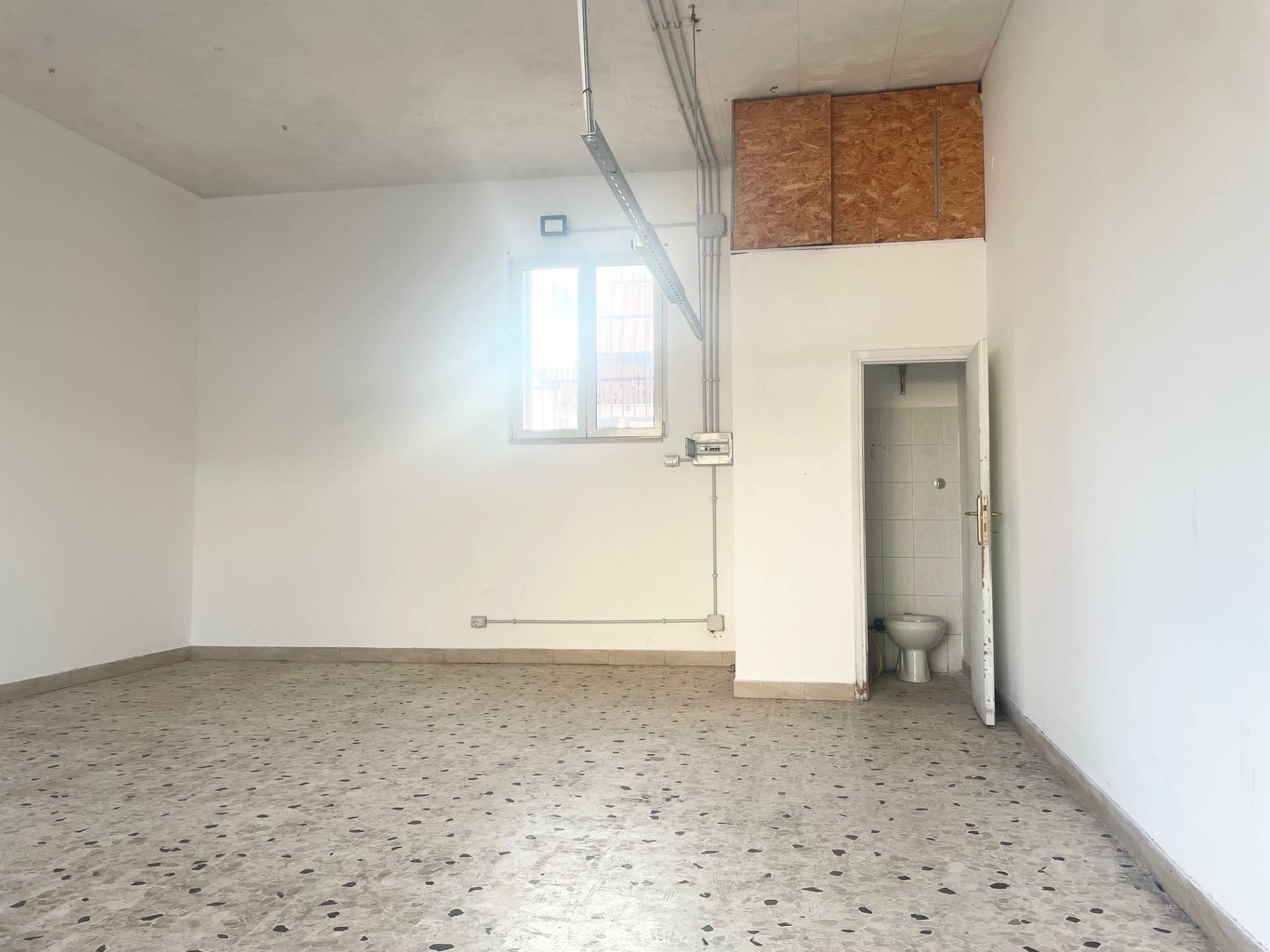 Locale commerciale in affitto a Roma, Acilia/Dragona