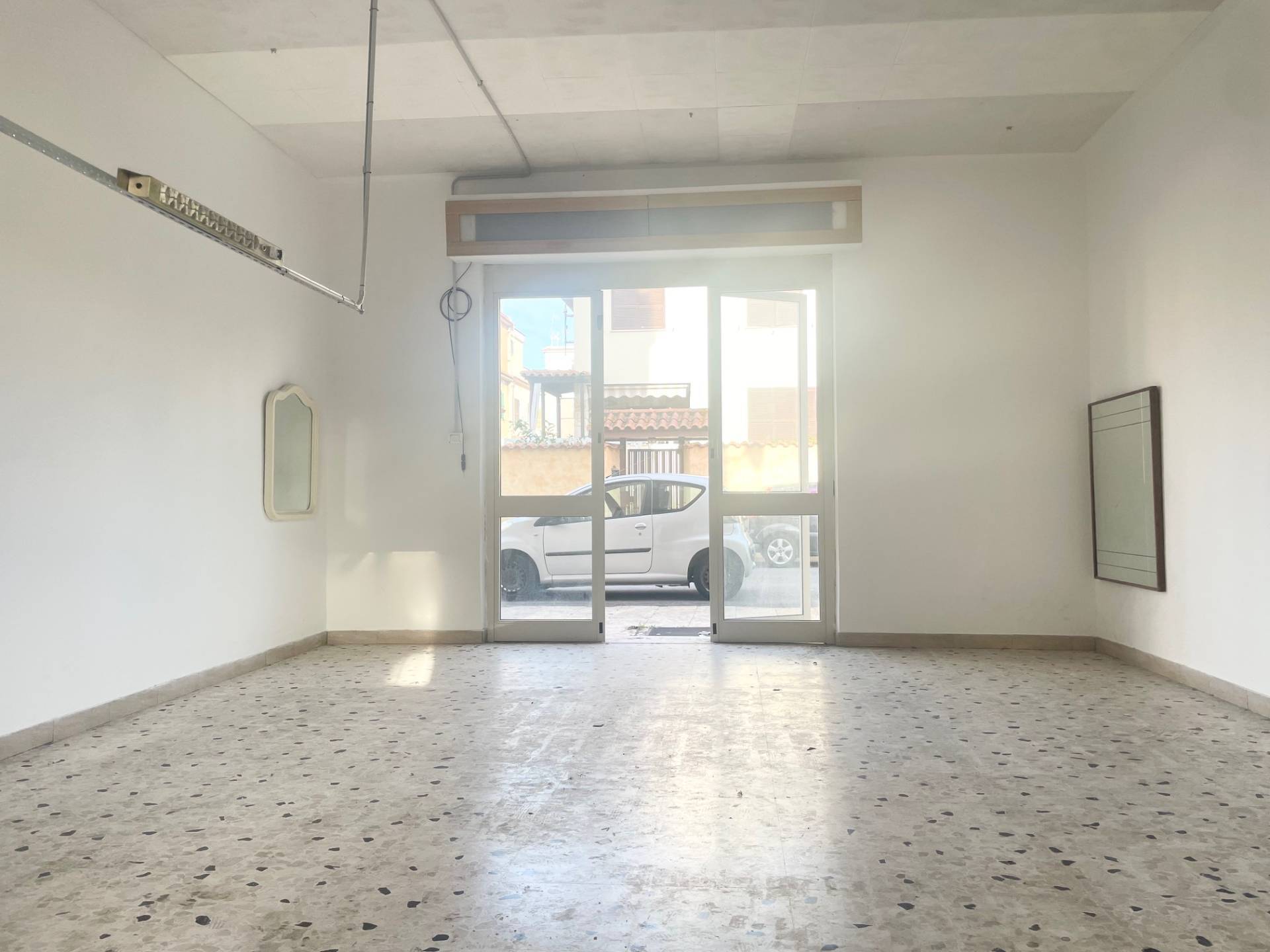 Locale commerciale in affitto a Roma, Acilia/Dragona