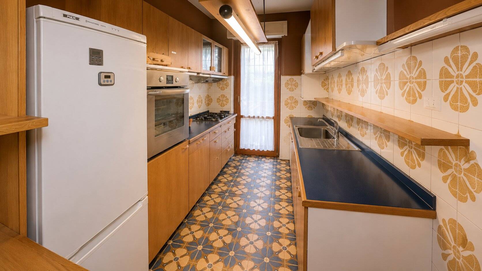 VILLA QUADRIFAMILIARE in vendita a Roma, Axa