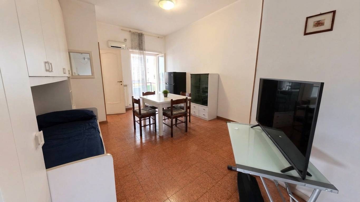 MONOLOCALE in vendita a Roma, Ostia