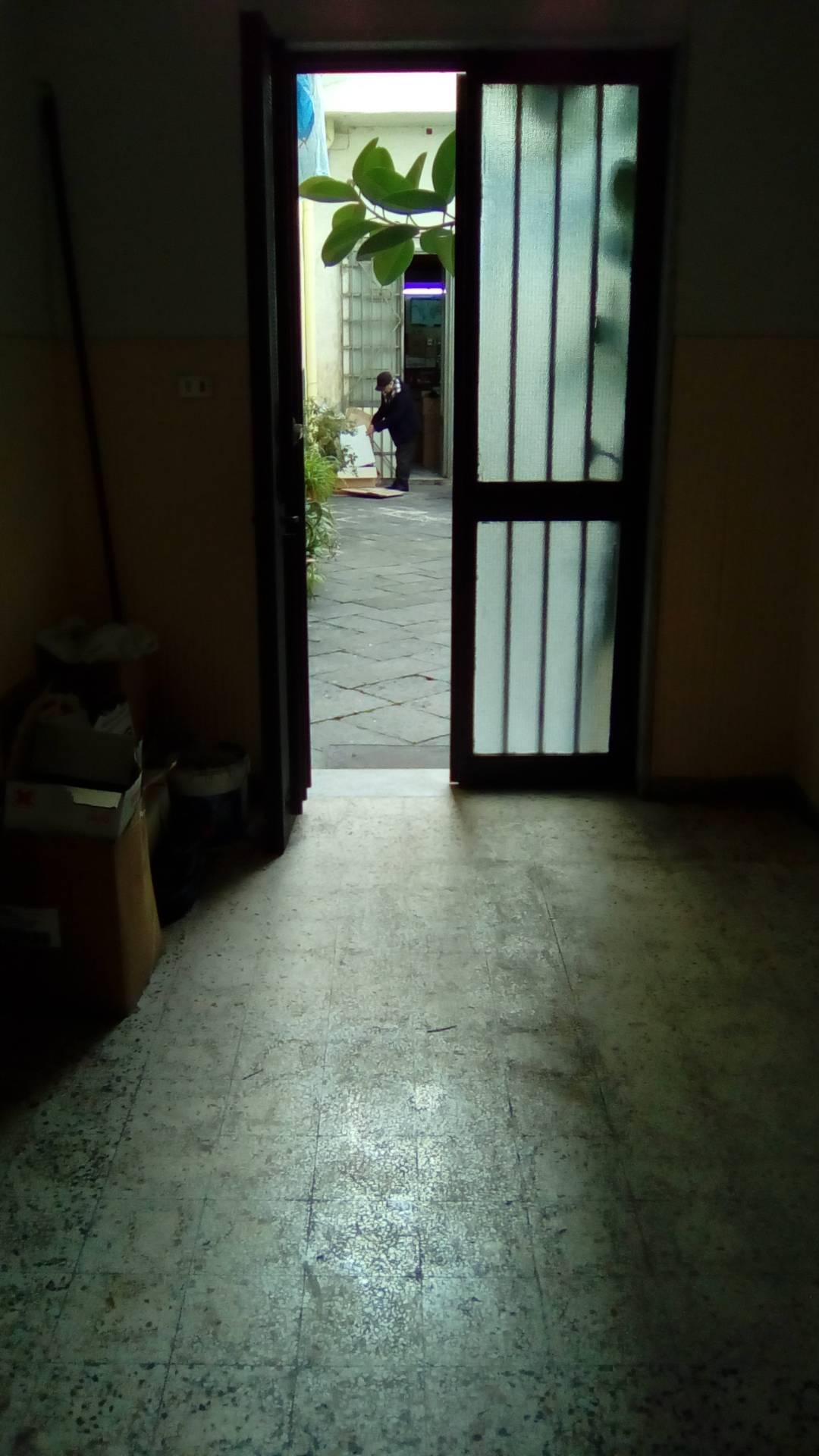 NEGOZIO in vendita a Sant'Antimo