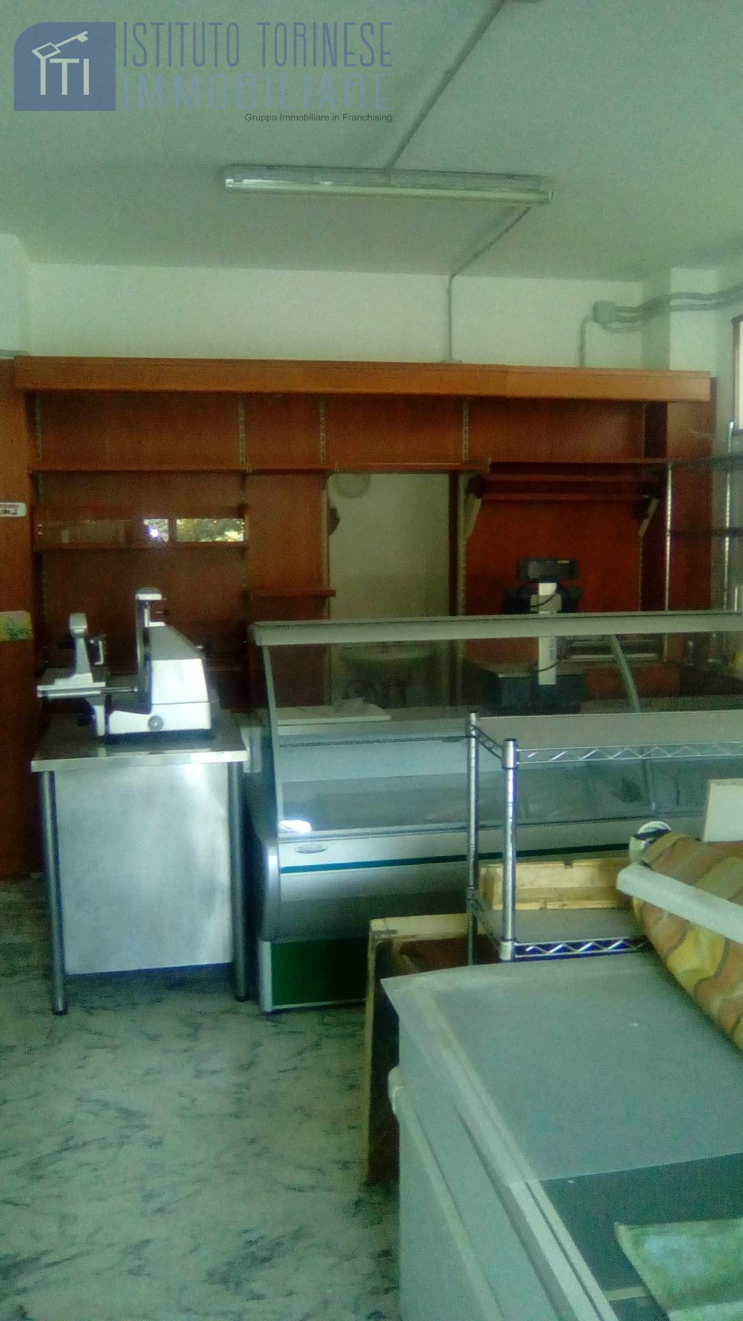 NEGOZIO in affitto a Sant'Antimo
