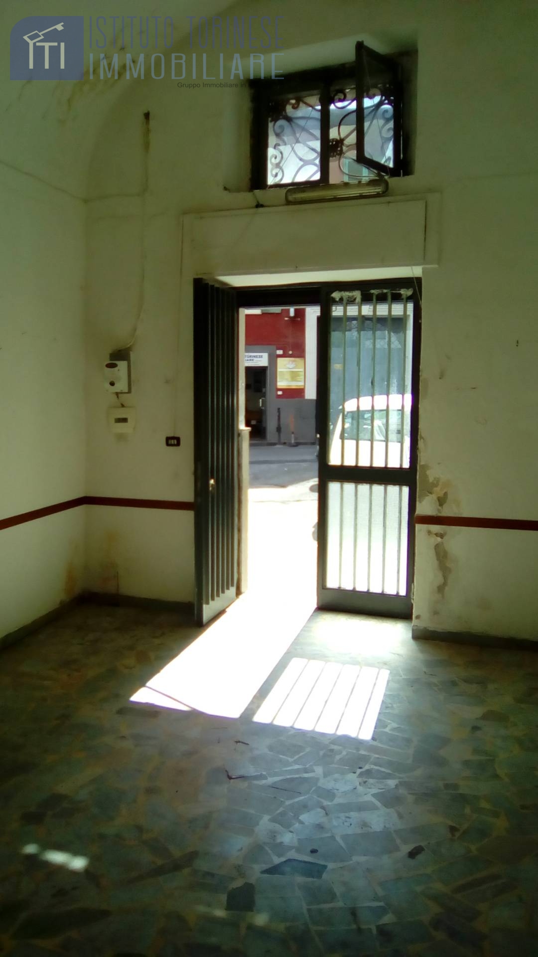 NEGOZIO in vendita a Sant'Antimo