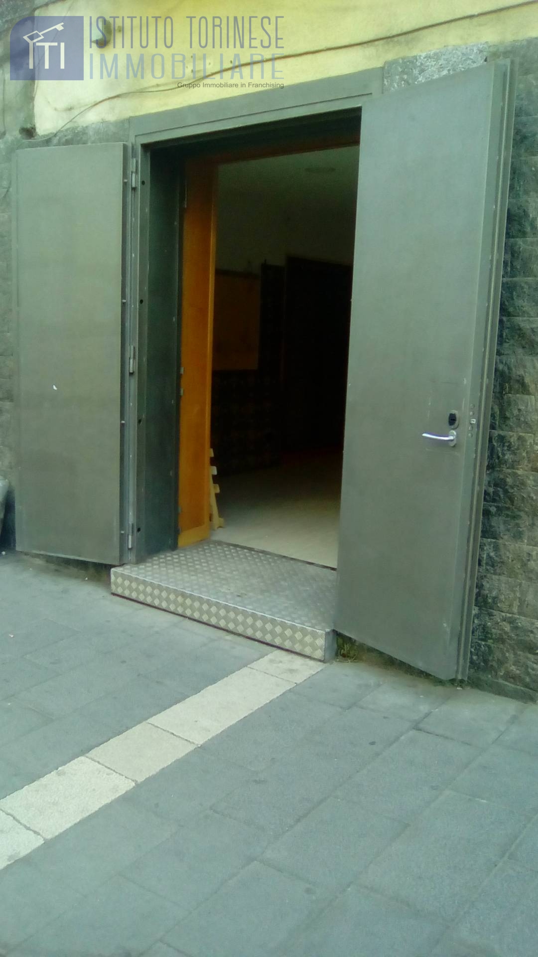 NEGOZIO in affitto a Sant'Antimo