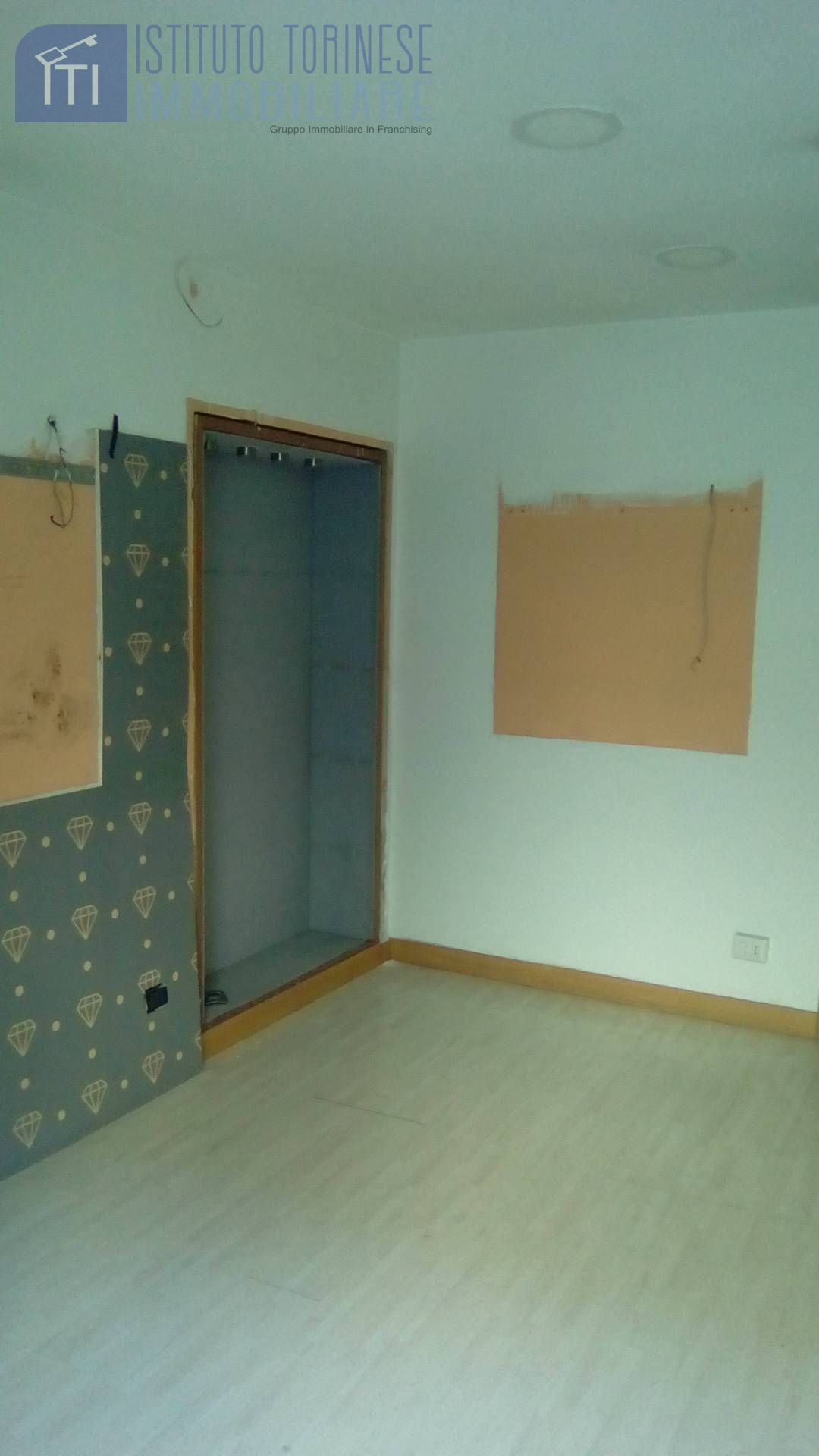 NEGOZIO in affitto a Sant'Antimo