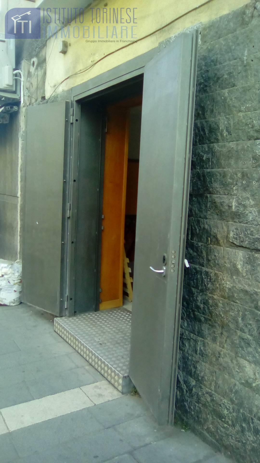 NEGOZIO in affitto a Sant'Antimo