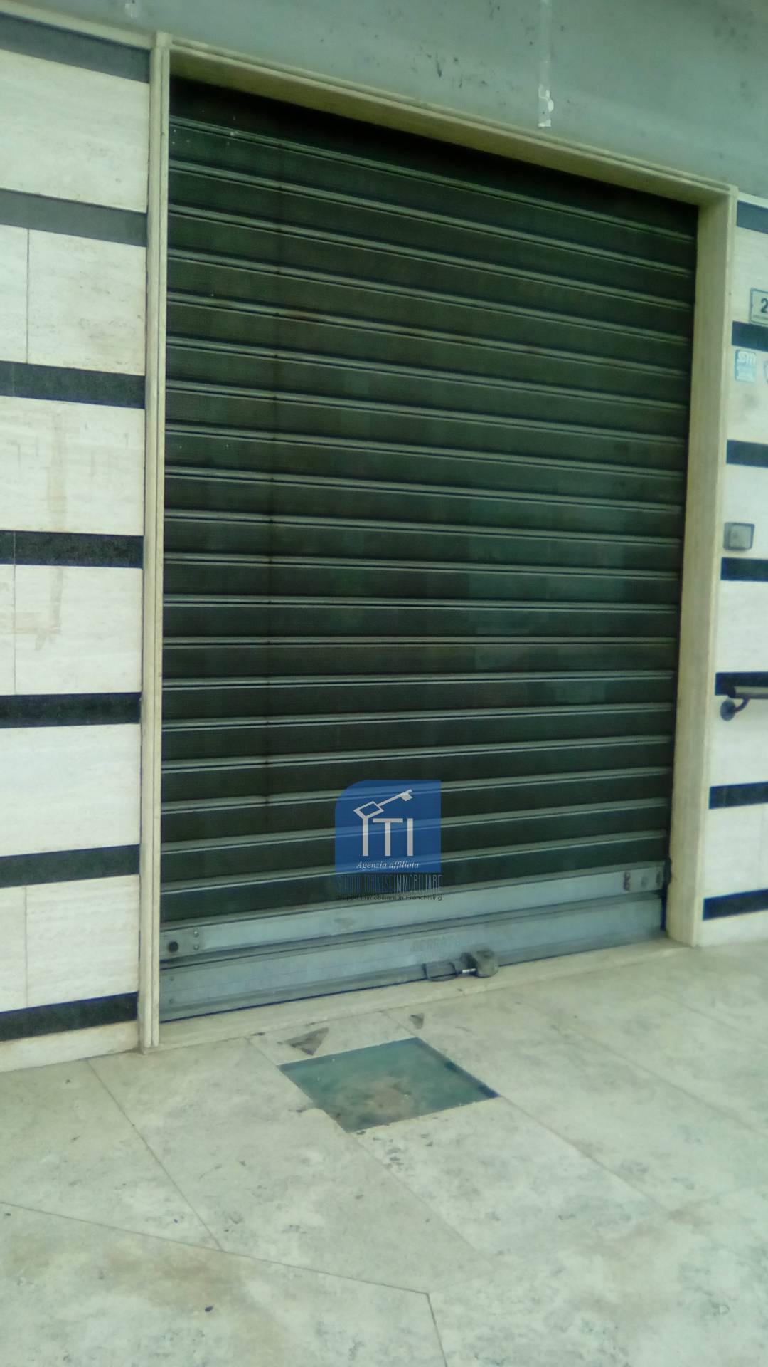 NEGOZIO in affitto a Sant'Antimo