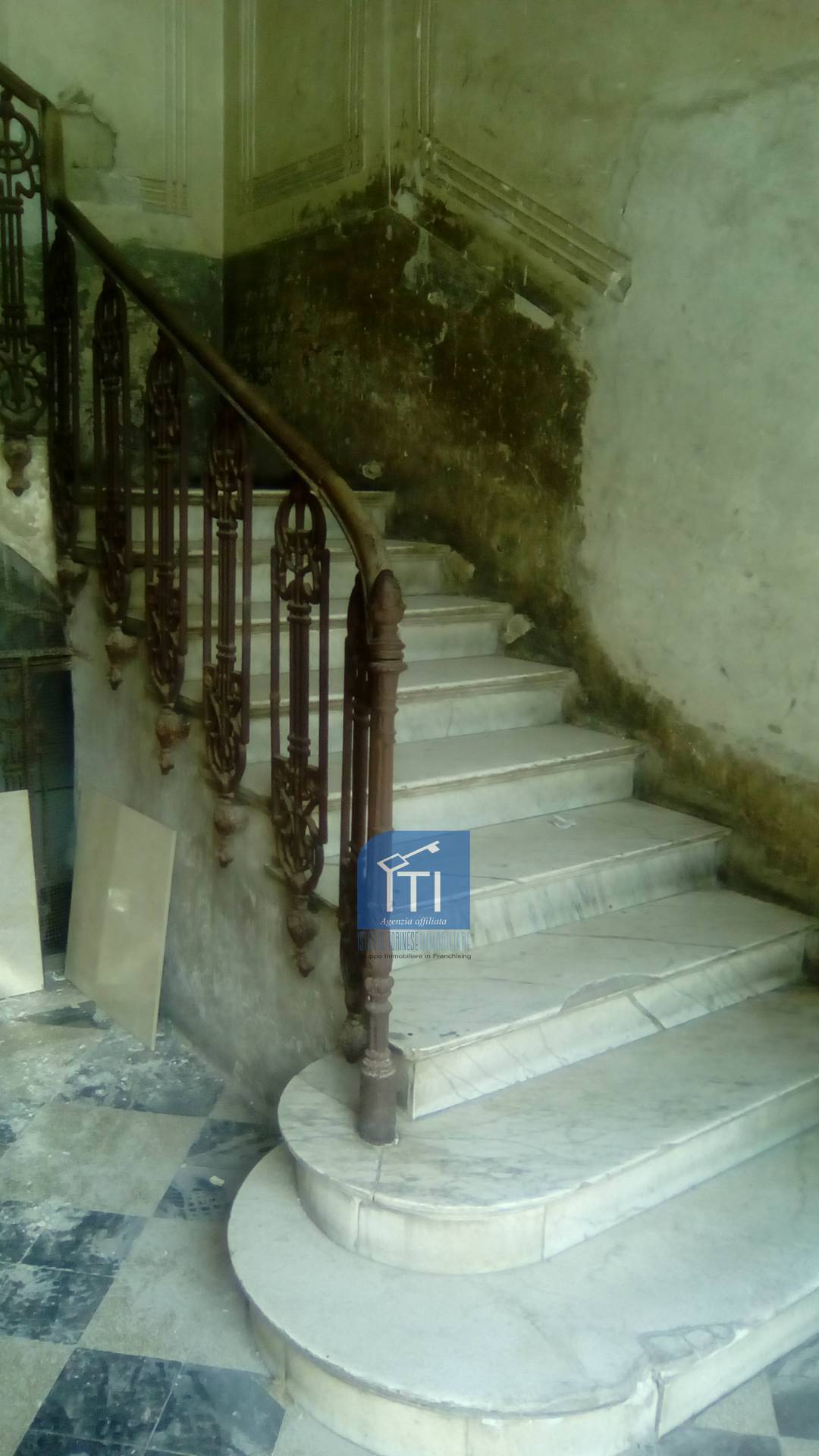 APPARTAMENTO + DI 4 LOCALI in vendita a Sant'Antimo