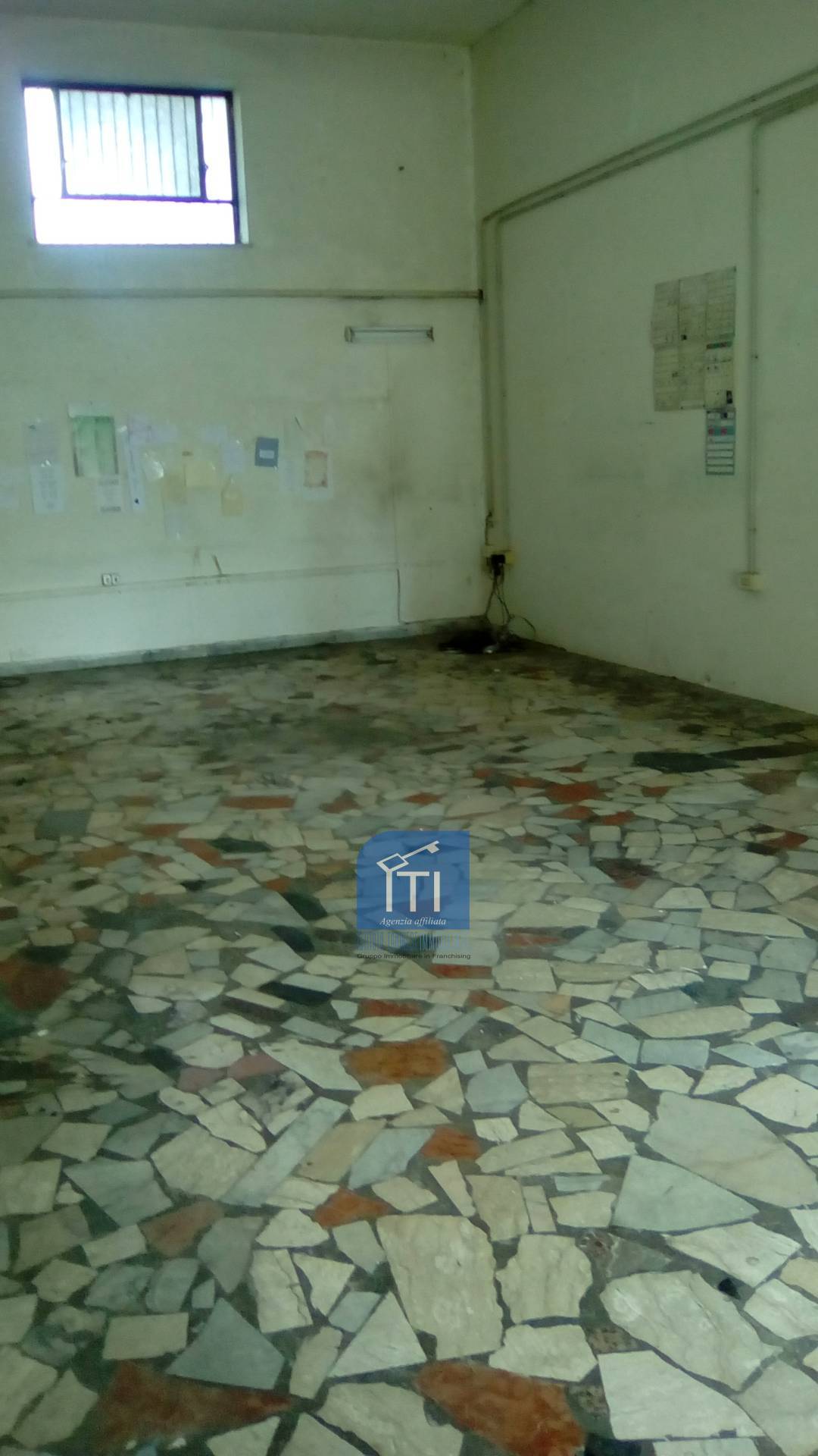 MAGAZZINO/CANTINA in affitto a Sant'Antimo