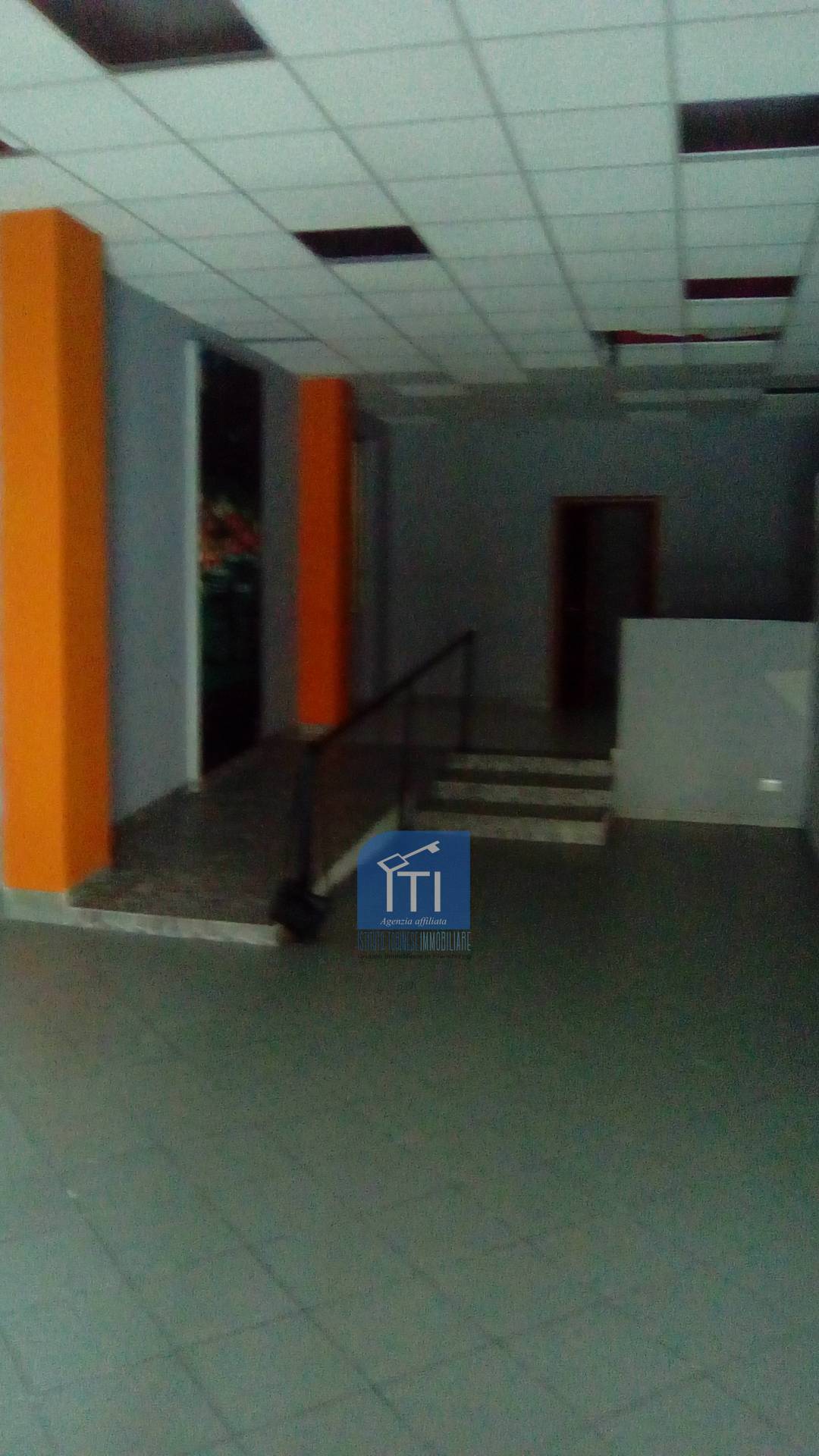 NEGOZIO in affitto a Sant'Antimo