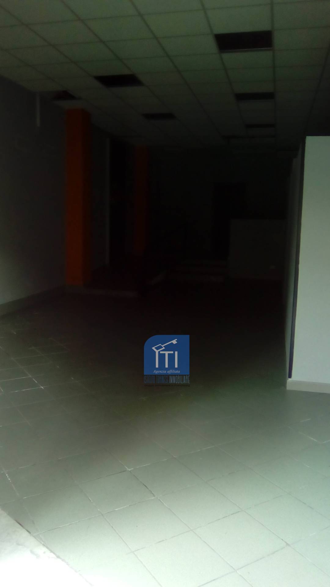 NEGOZIO in affitto a Sant'Antimo