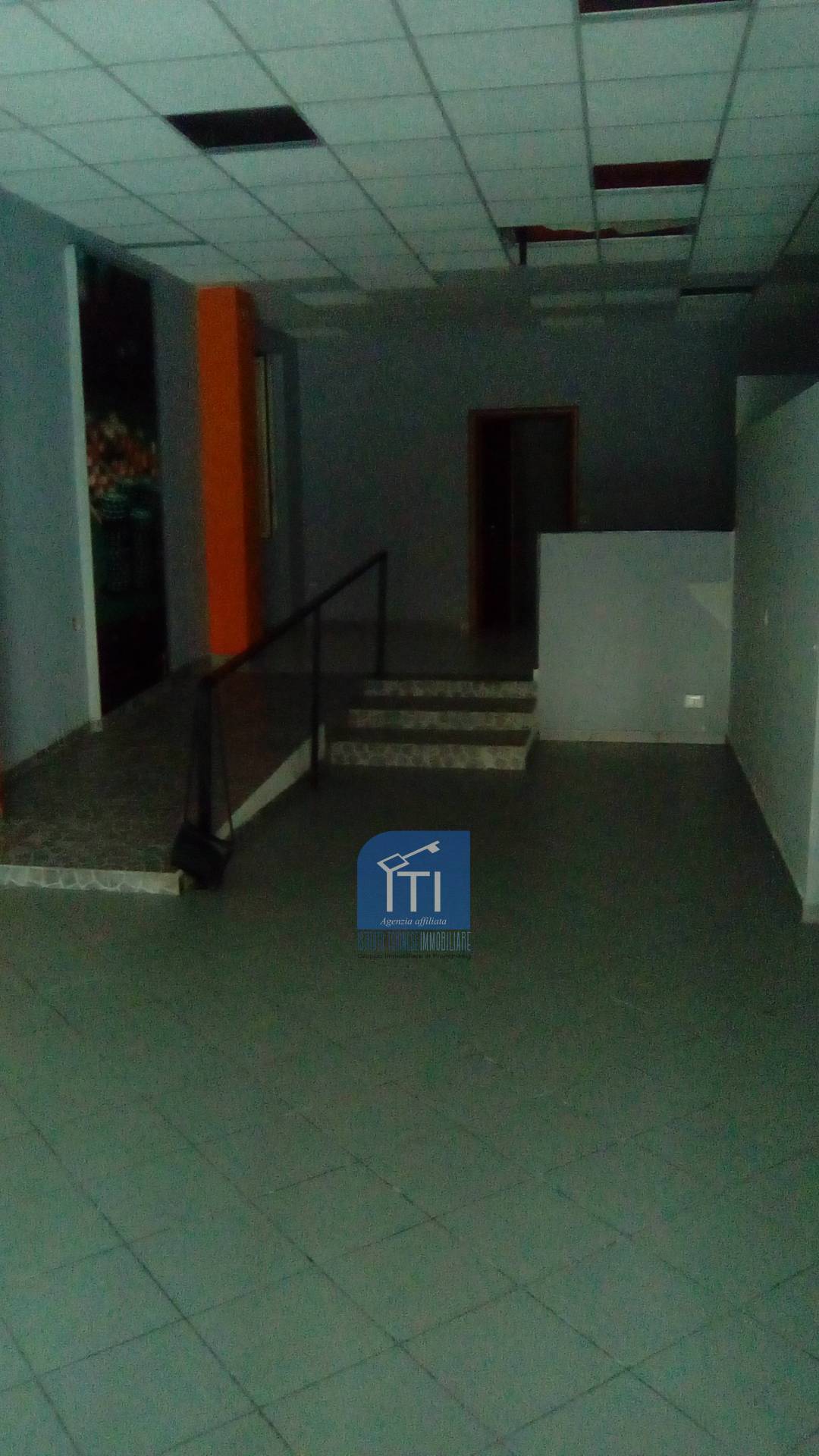 NEGOZIO in affitto a Sant'Antimo