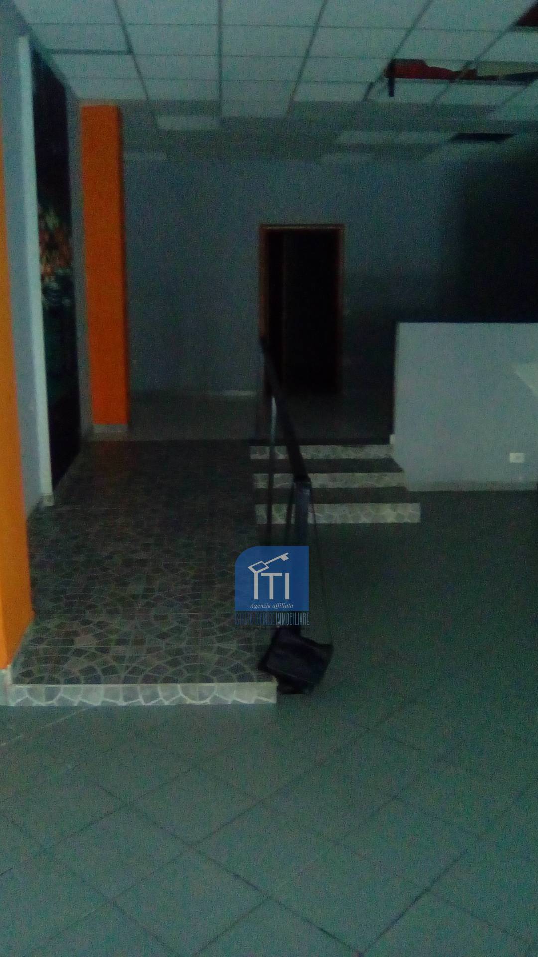 NEGOZIO in affitto a Sant'Antimo