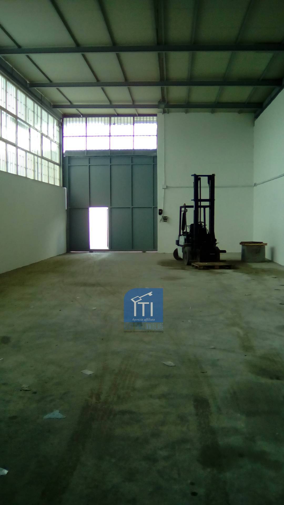 CAPANNONE INDUSTRIALE in affitto a Sant'Antimo