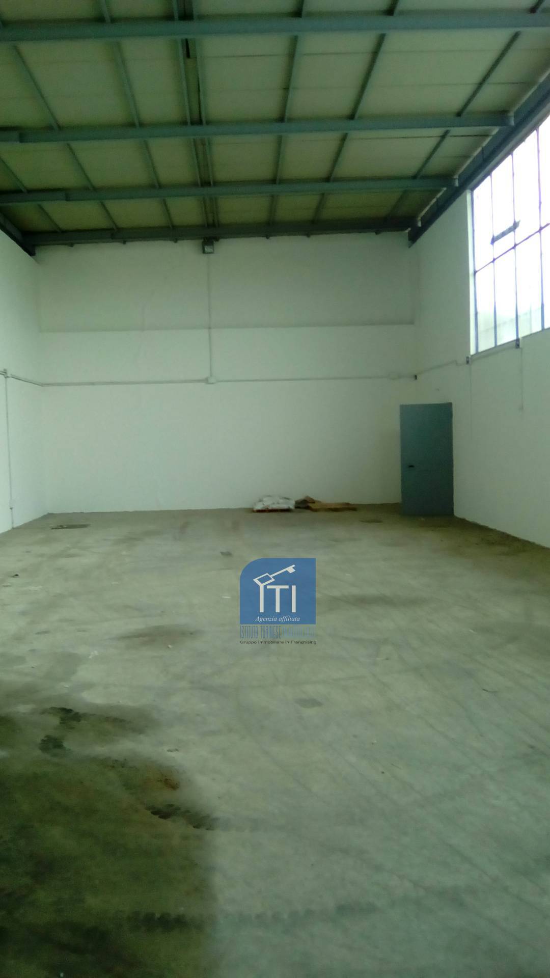 CAPANNONE INDUSTRIALE in affitto a Sant'Antimo