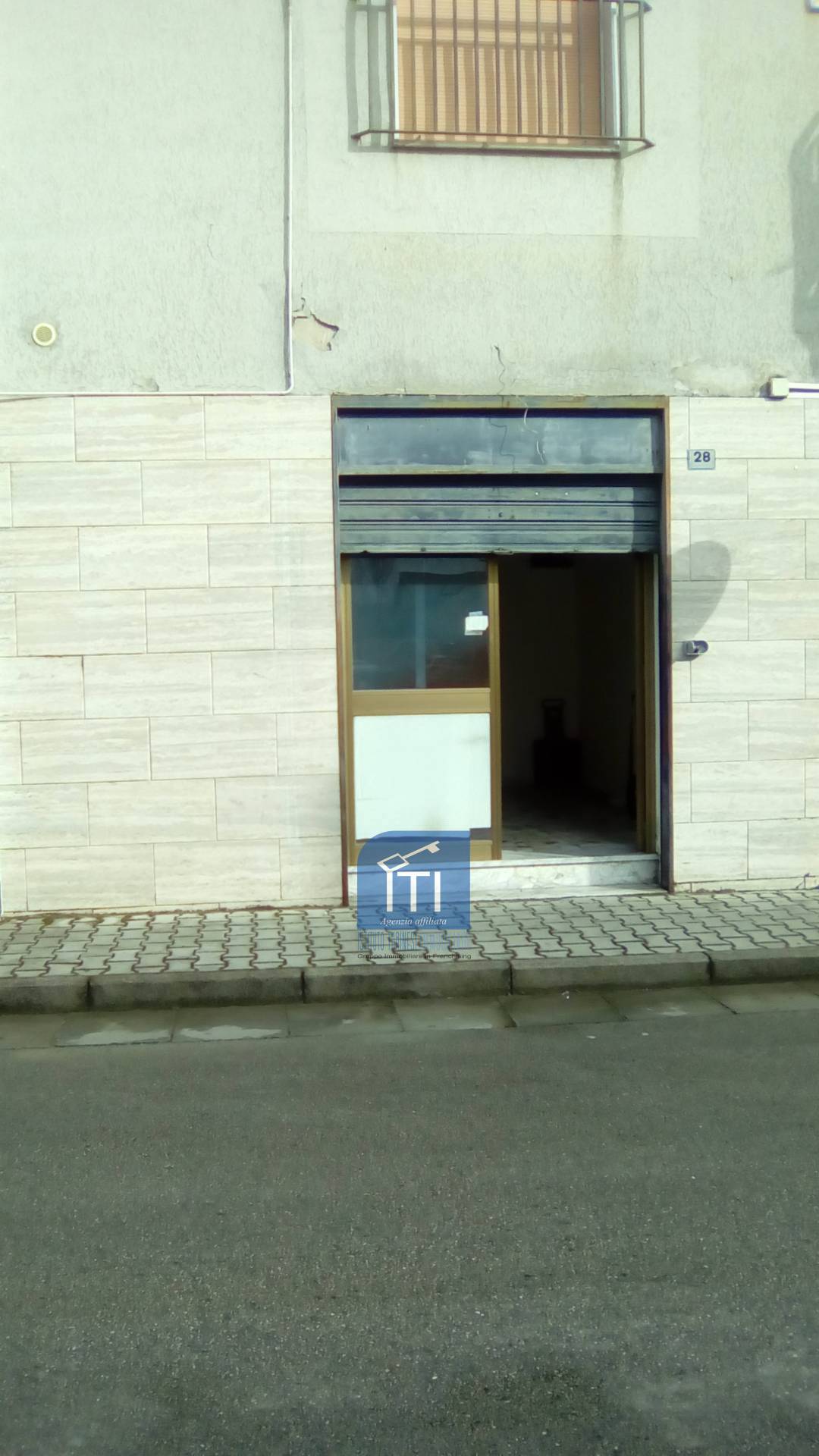 MAGAZZINO/CANTINA in affitto a Sant'Antimo