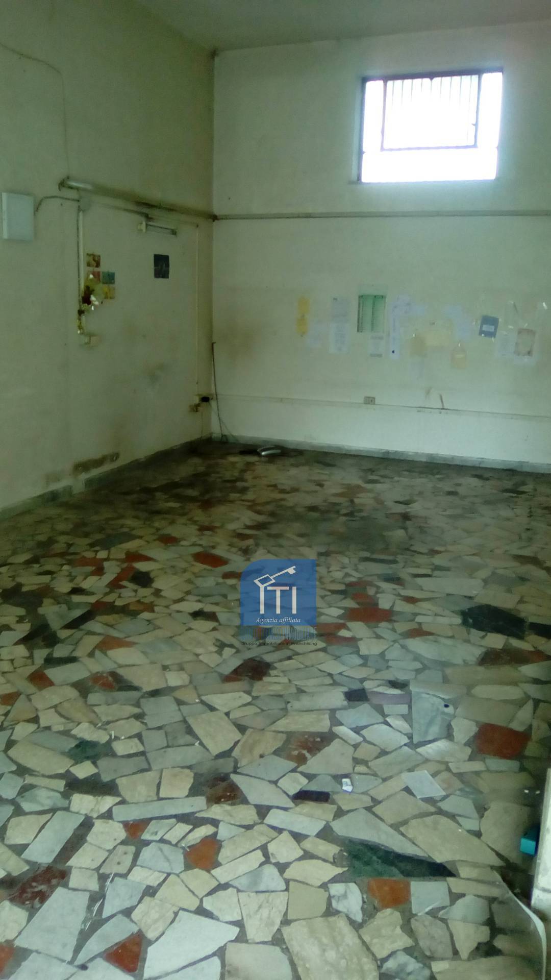 MAGAZZINO/CANTINA in affitto a Sant'Antimo