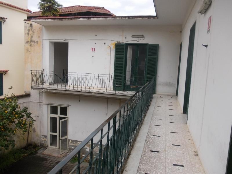 INTERO STABILE in vendita a Sant'Antimo