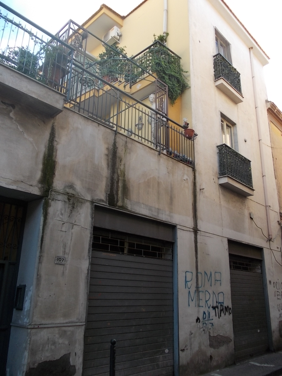 INTERO STABILE in vendita a Sant'Antimo