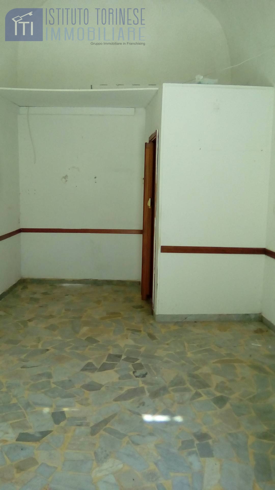 NEGOZIO in vendita a Sant'Antimo