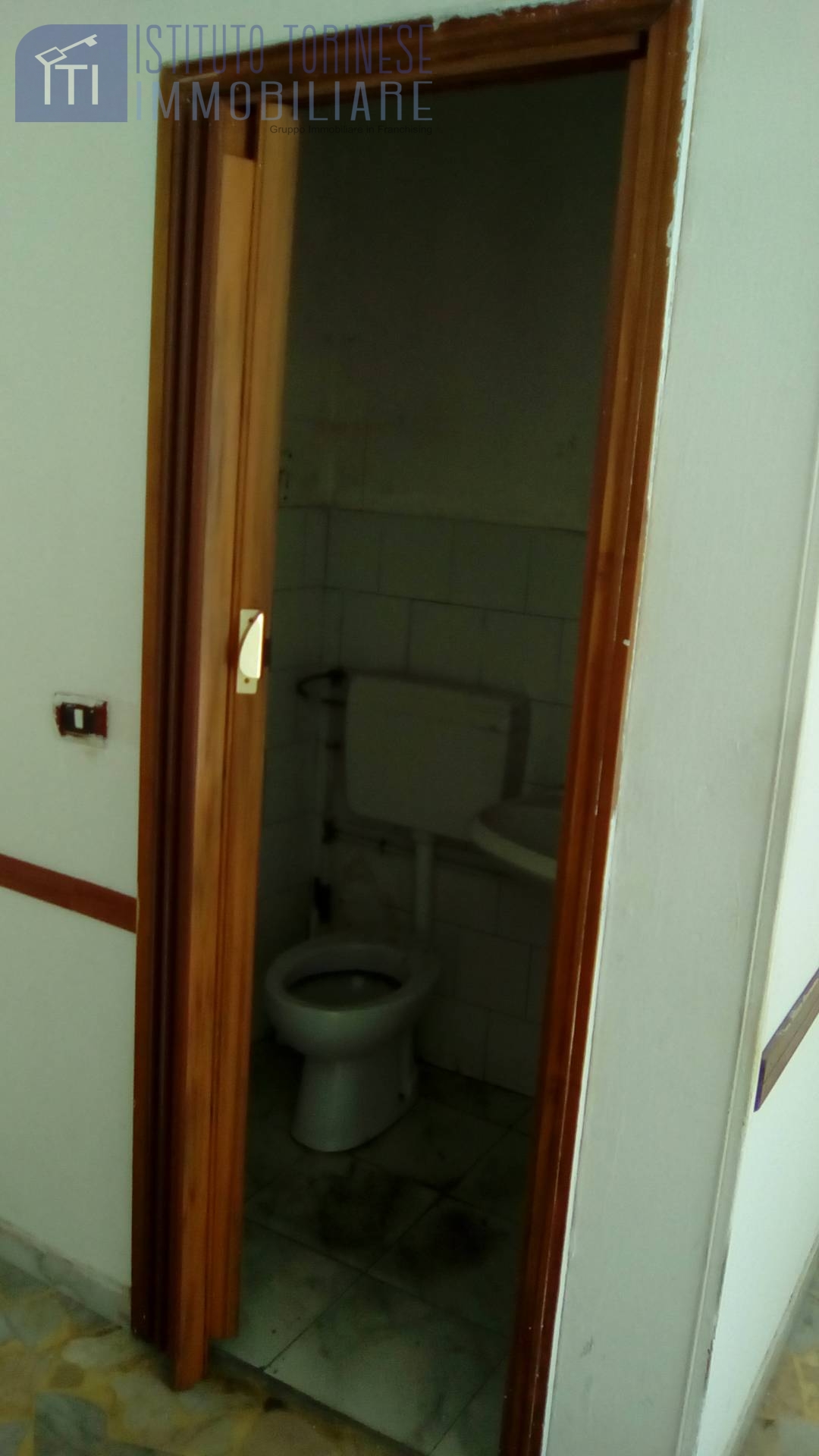 NEGOZIO in vendita a Sant'Antimo