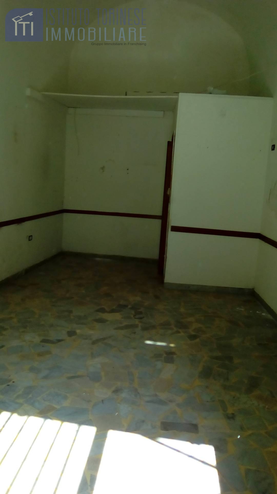 NEGOZIO in vendita a Sant'Antimo