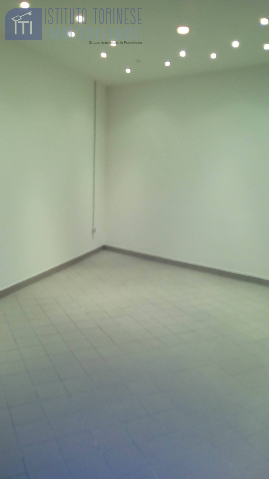 NEGOZIO in vendita a Sant'Antimo