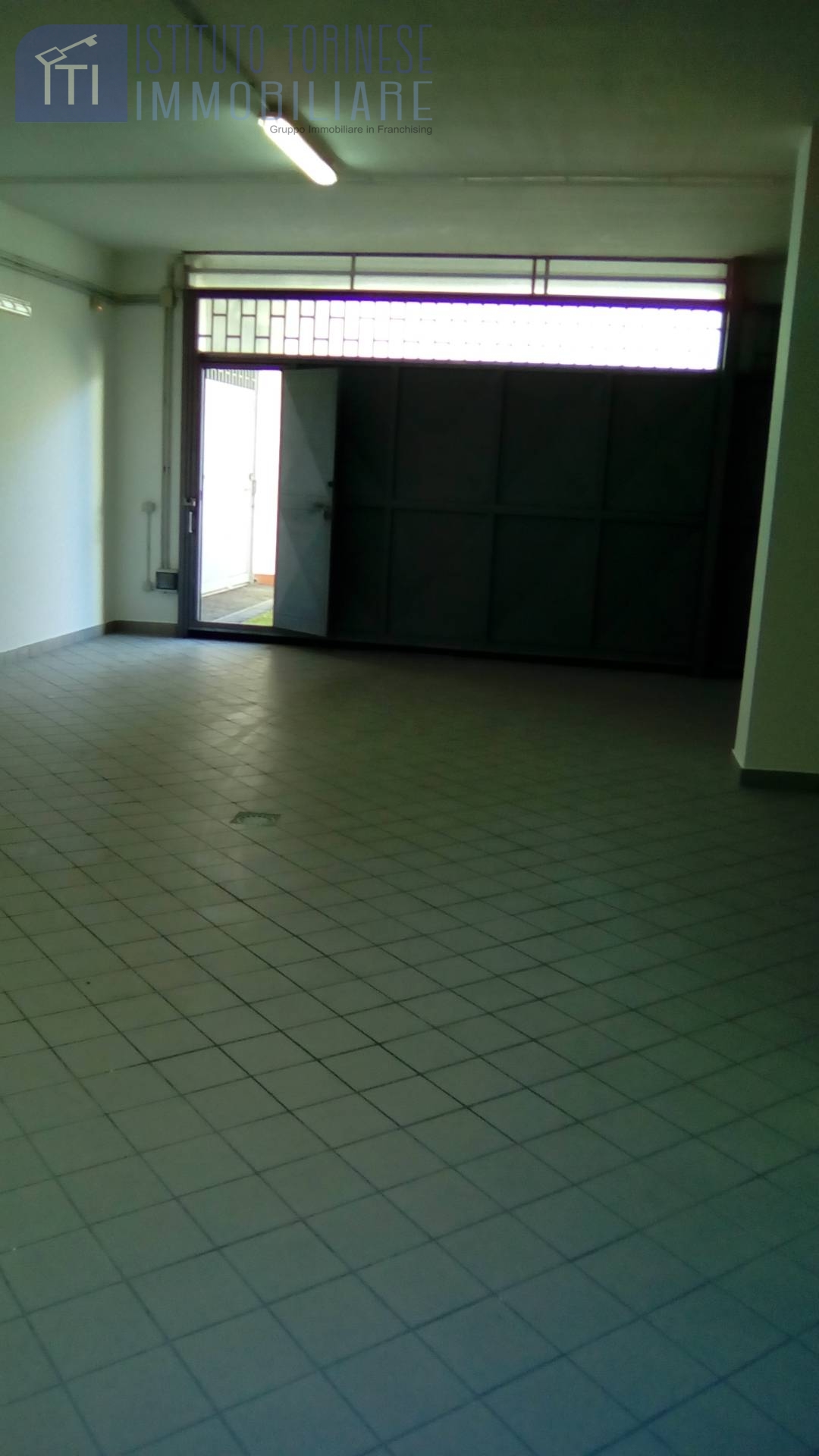 NEGOZIO in vendita a Sant'Antimo