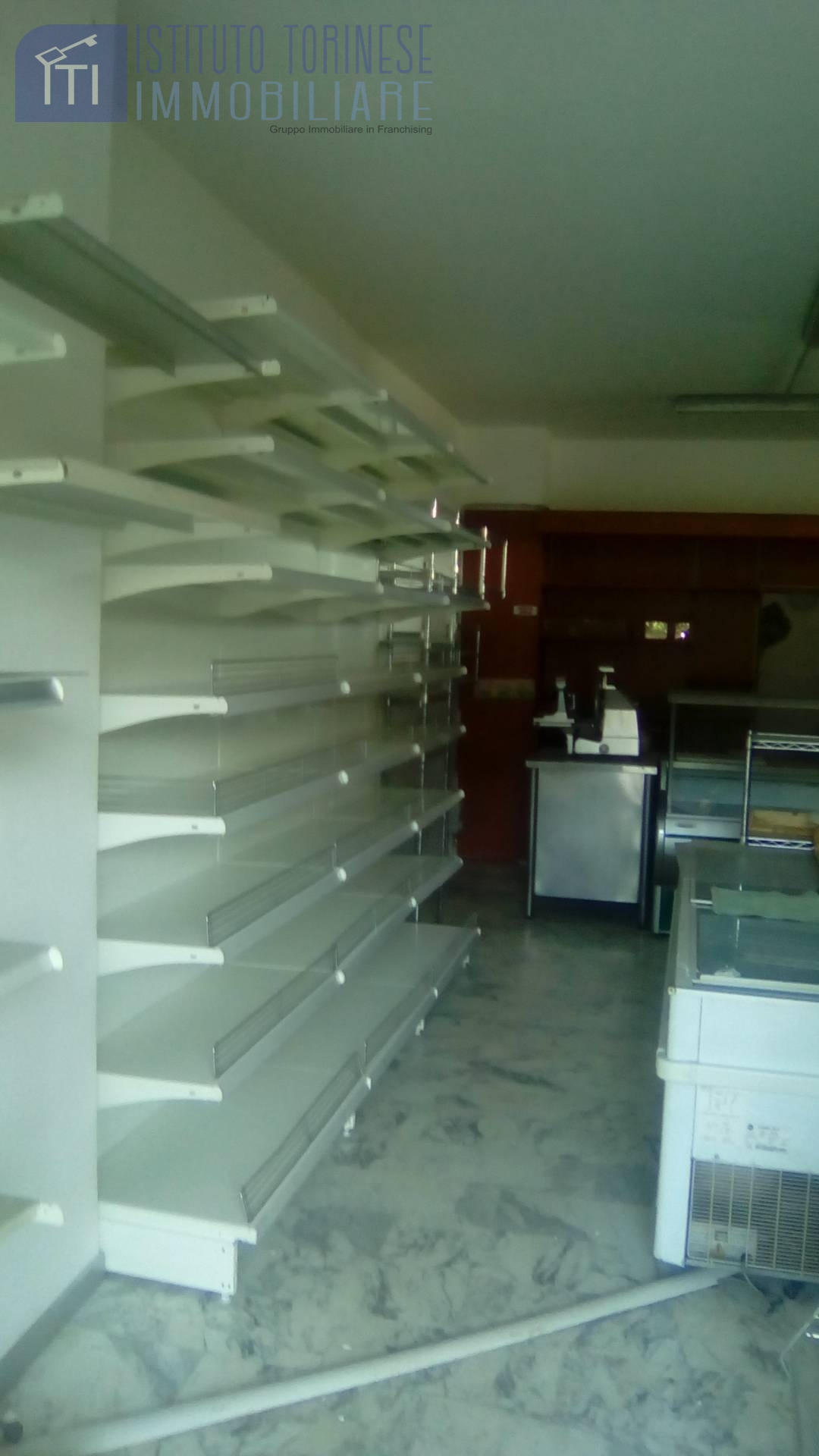 NEGOZIO in affitto a Sant'Antimo