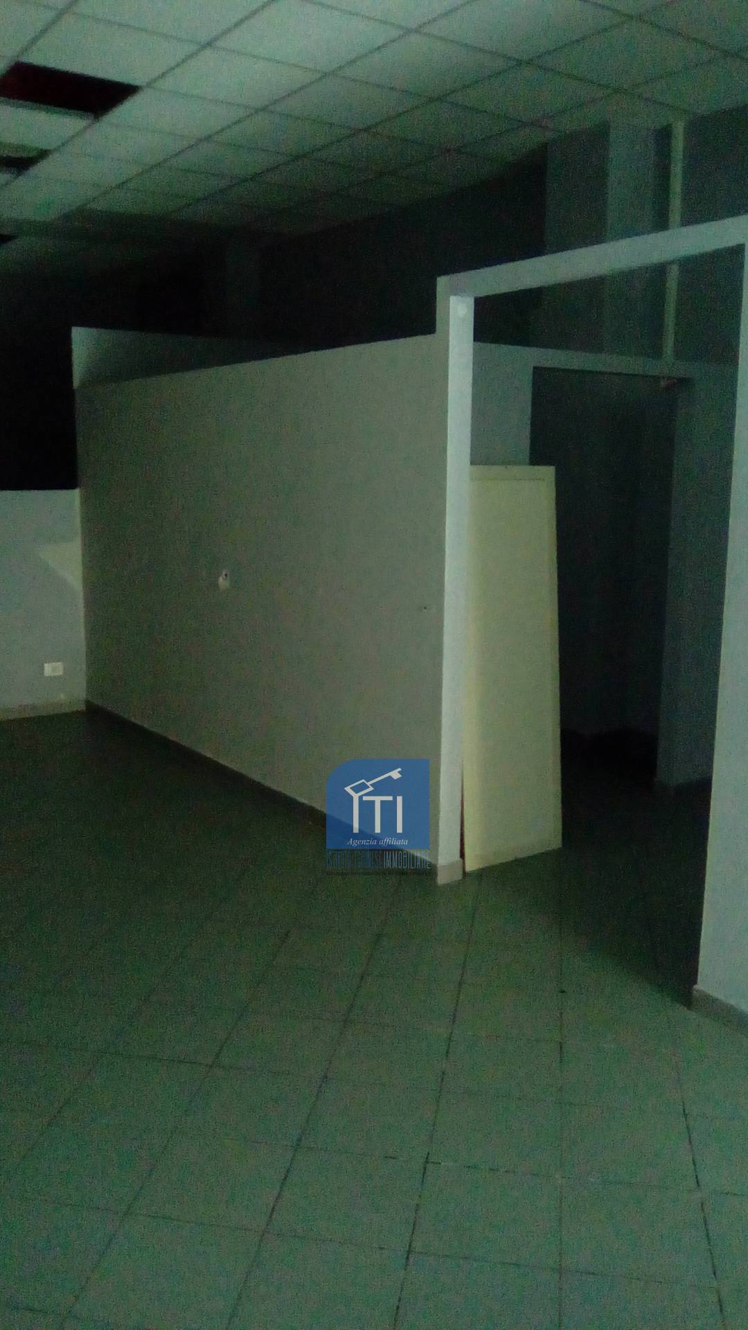 NEGOZIO in affitto a Sant'Antimo