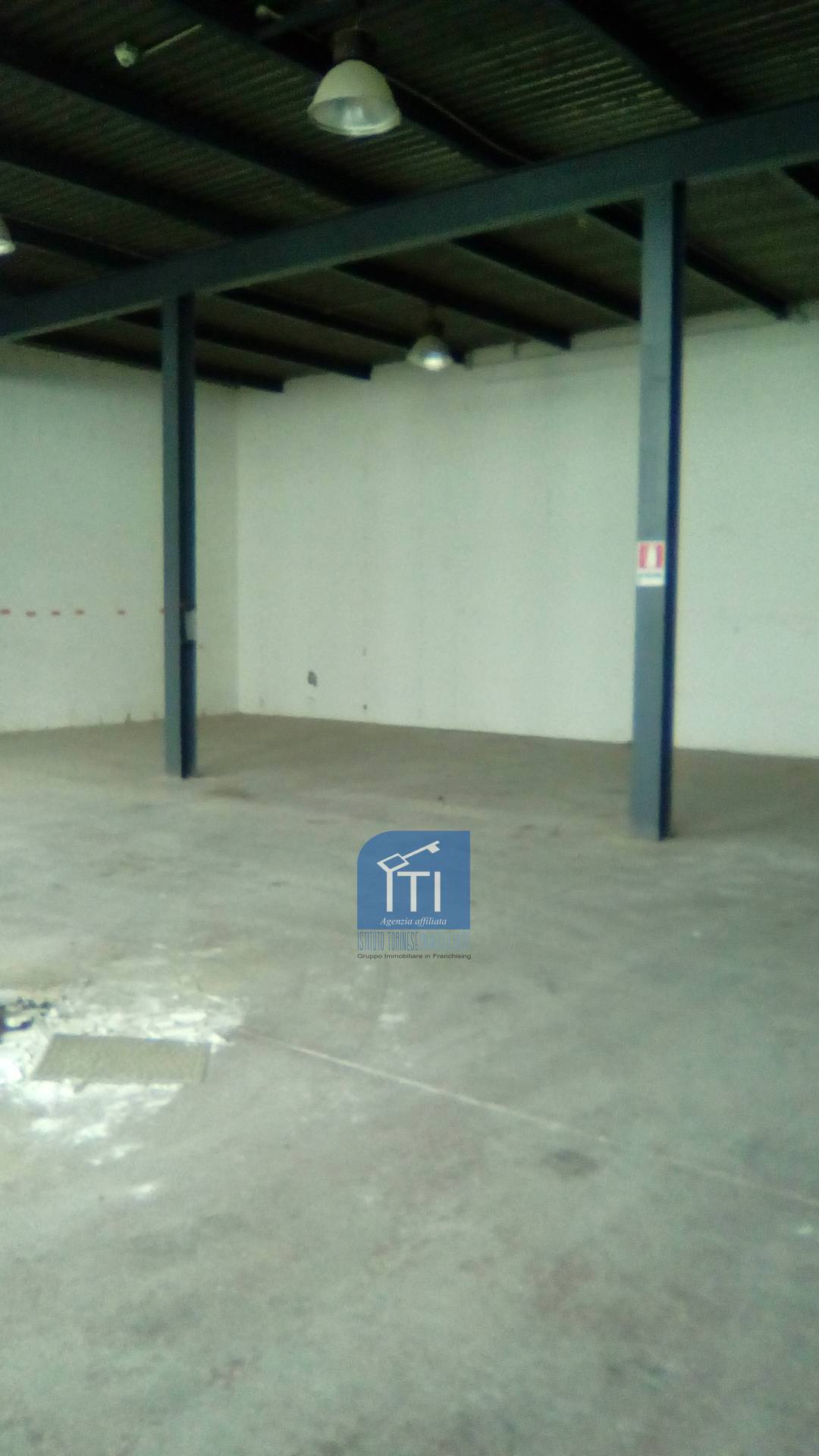 CAPANNONE INDUSTRIALE in vendita a Sant'Antimo